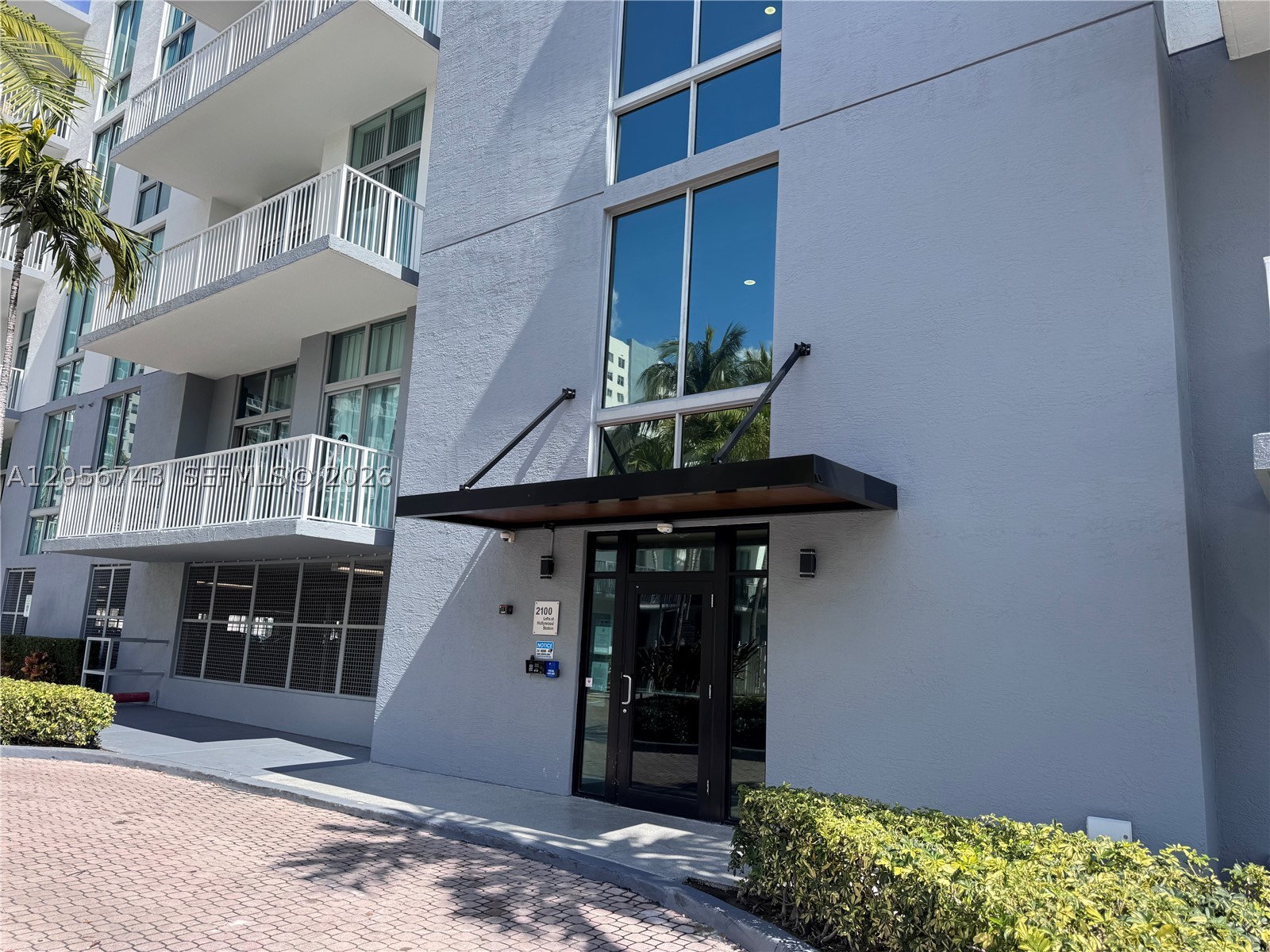 LOFTS AT HOLLYWOOD STATIO - Residential