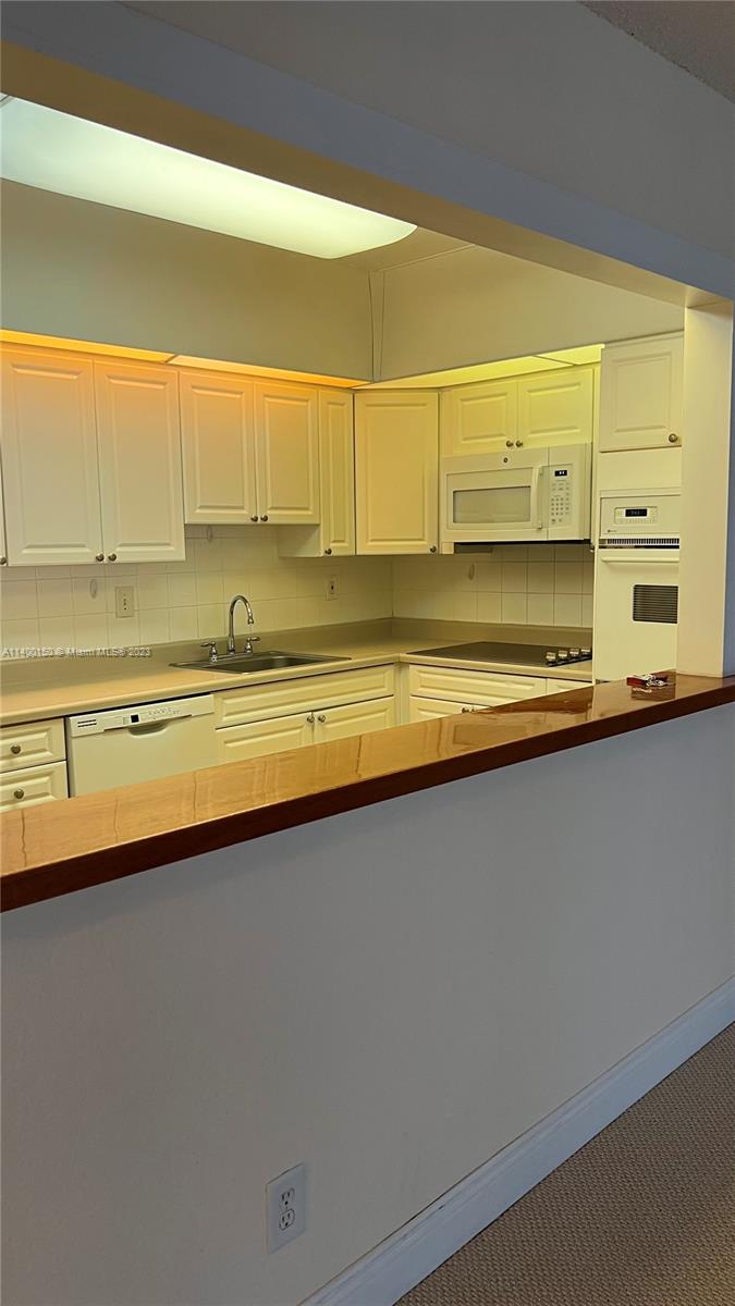 OCEANVIEW BUILDING A COND - Residential Lease