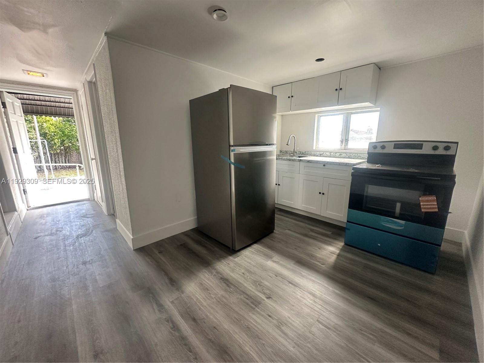 This clean and freshly remodeled 1-bed, 1-bath mobile home is ready for immediate move-in. Located in a quiet and peaceful neighborhood in West Palm Beach, it’s just minutes from restaurants, bars, and local conveniences. It is a mobile home with 4 apartments units.

ONLY FIRST AND SECURITY TO MOVE IN

The tenant pays 20% of water and electric bills.

The home features plenty of natural light, a functional layout, and recent updates throughout. It’s a comfortable and simple space, ideal for someone looking for an affordable place in a great location.

? Rapid approval
? Lots of windows and natural light
? Fresh renovations
? Peaceful community setting
? Close to everything you need

Don't wait, schedule a showing today and move in right away!

To apply for this rental, no prior evictions are accepted. Proof of income will be required. RAPID APPROVAL.

HABLAMOS ESPANOL
FALAMOS PORTUGUES