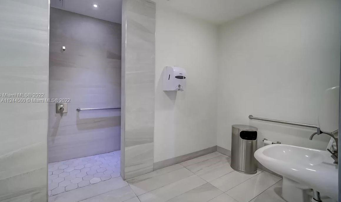 BAYVIEW TERR CONDO - Residential Lease