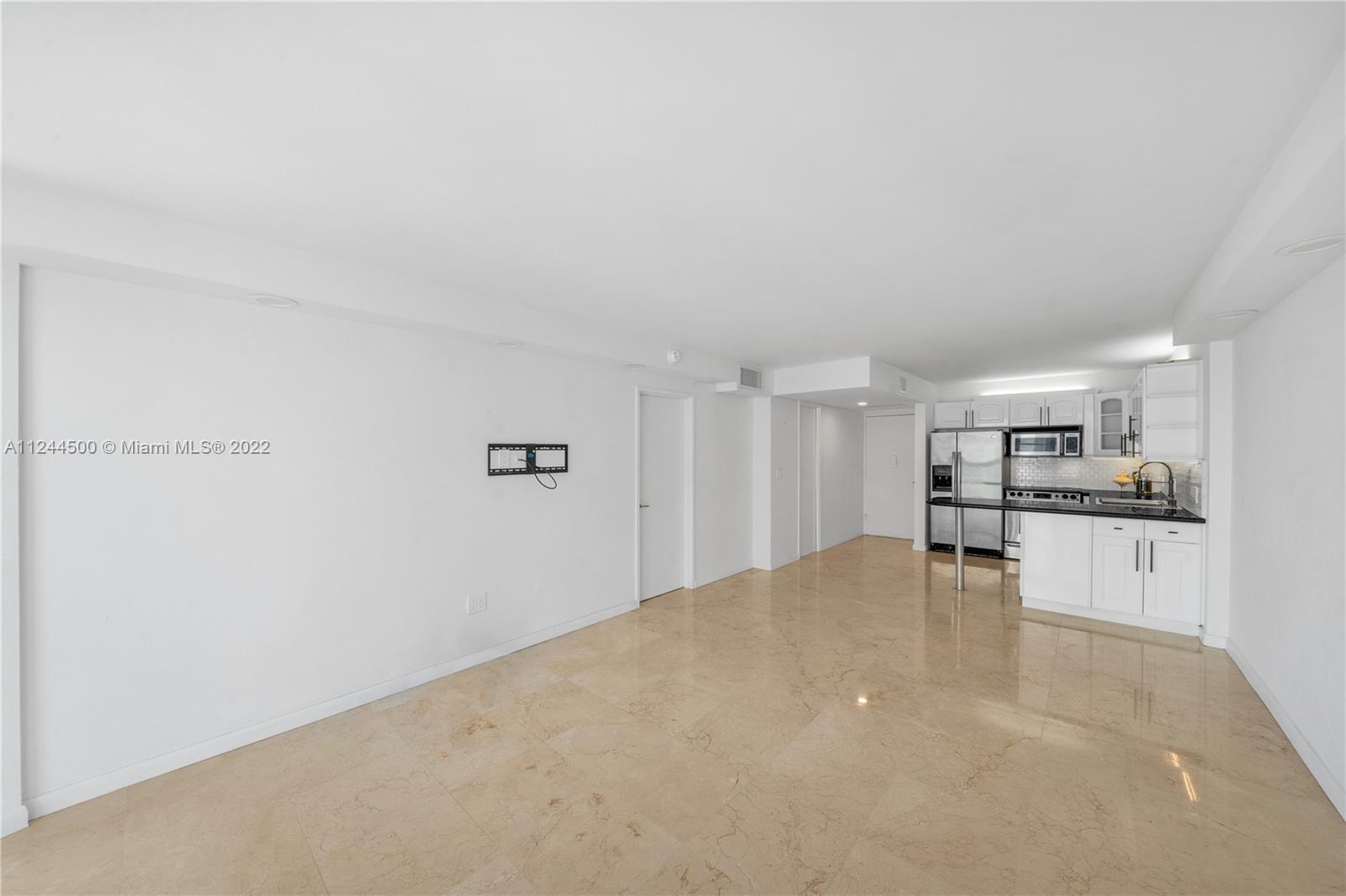 BAYVIEW TERR CONDO - Residential Lease