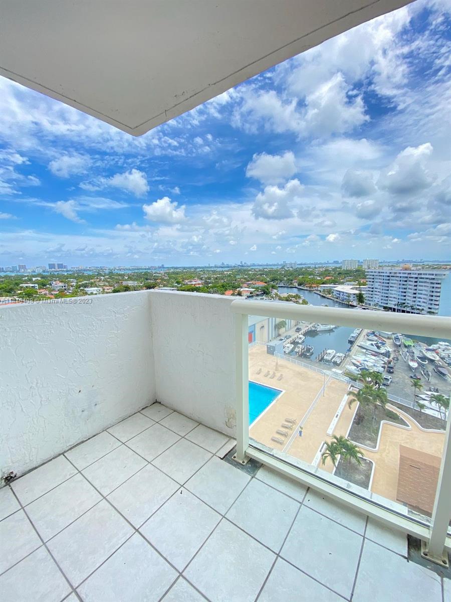 SAILBOAT CAY CONDO - Residential