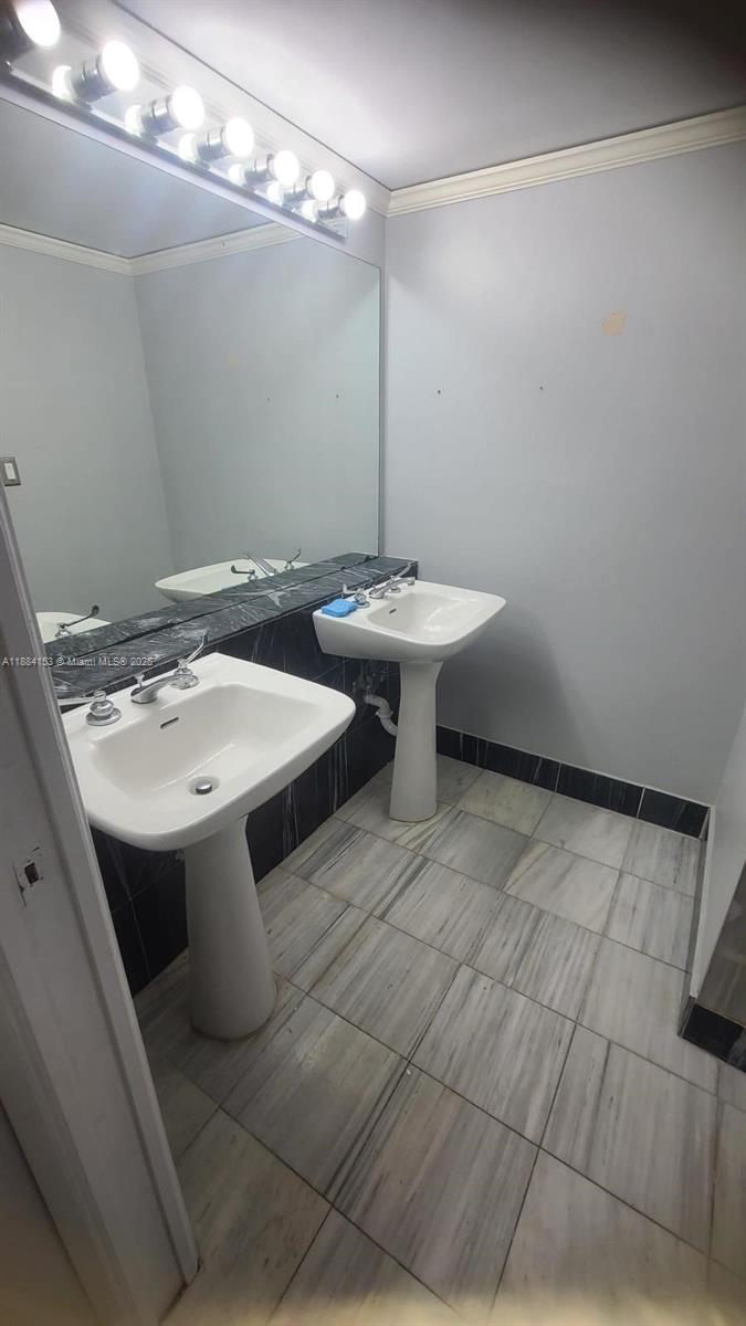 PARKWAY GROVE CONDO PART - Residential