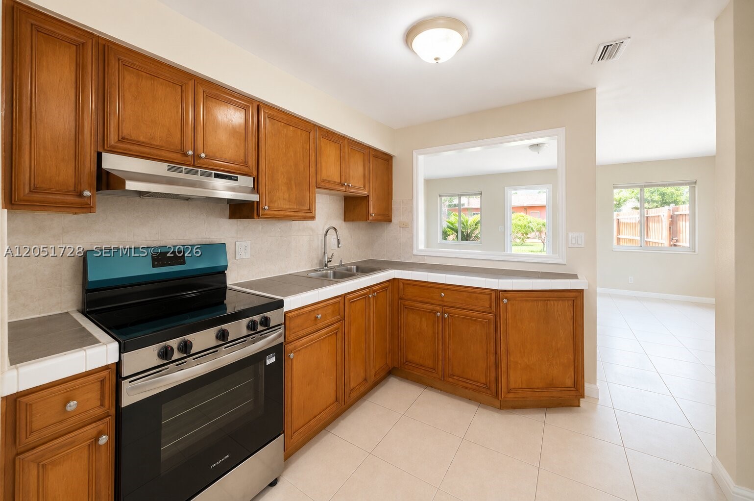 BEACON HILL ESTATES - Residential Lease