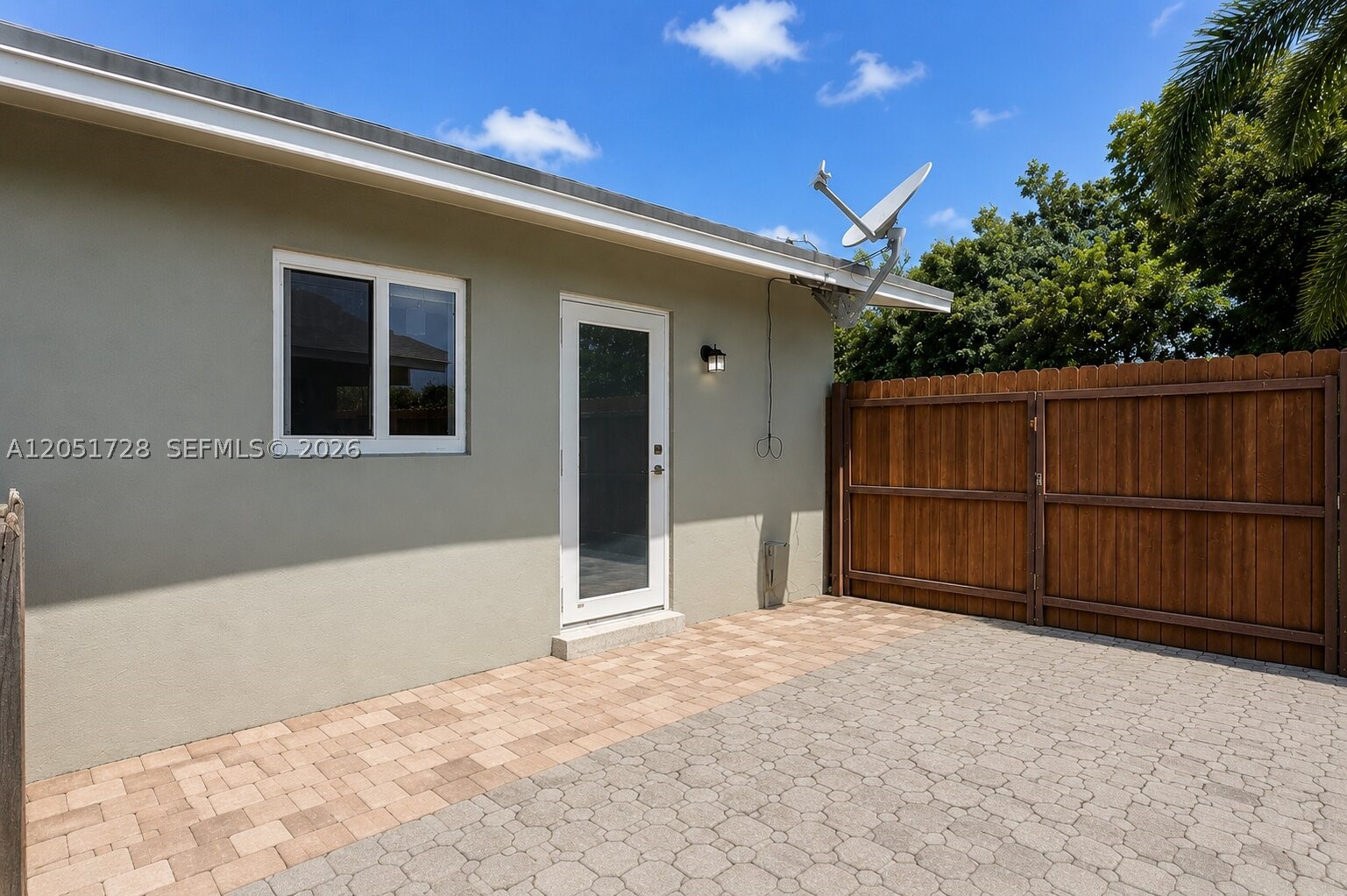 BEACON HILL ESTATES - Residential Lease