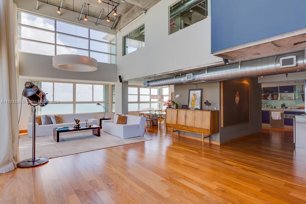 SOUTH POINTE TOWERS - Residential