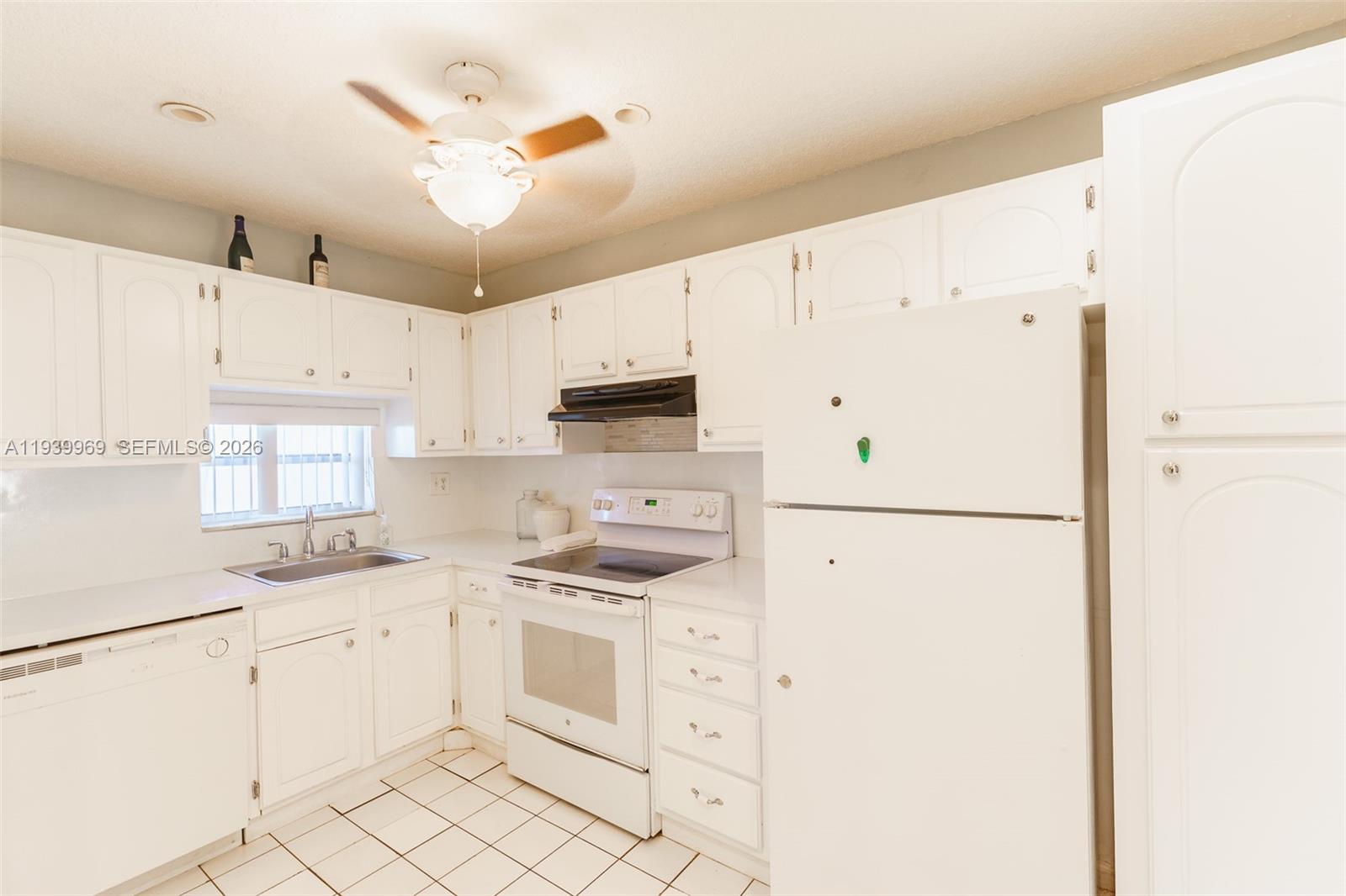 HOLLYBROOK GOLF & TENNIS - Residential