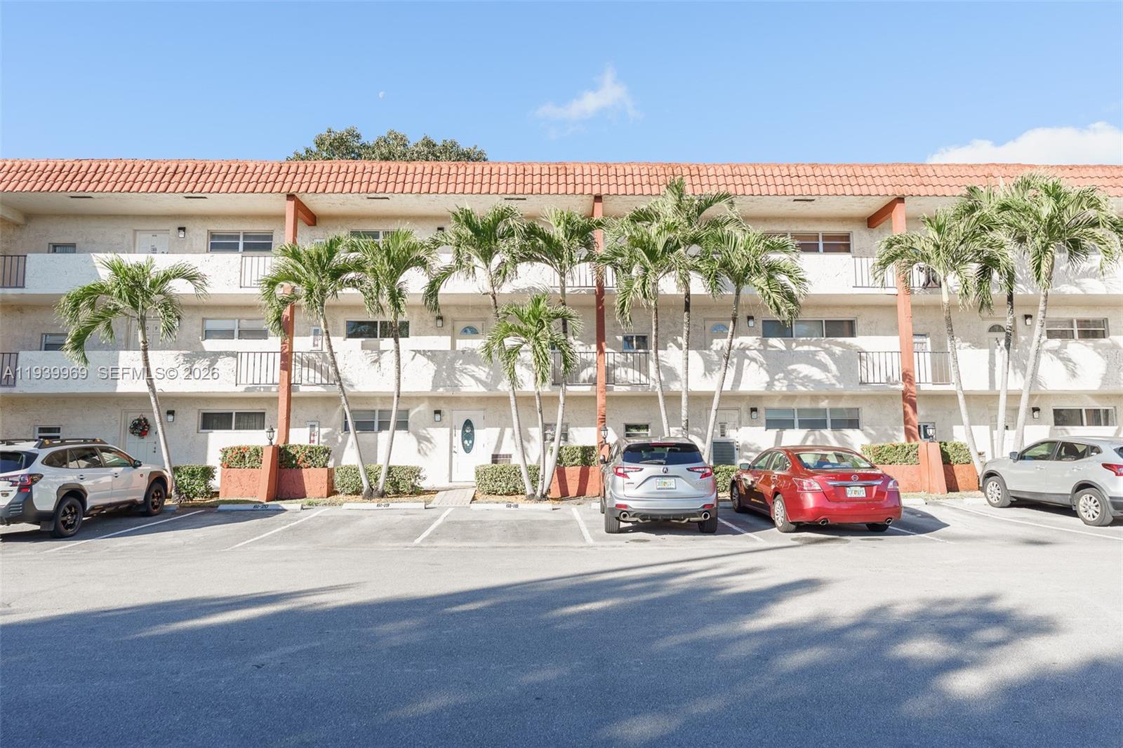 HOLLYBROOK GOLF & TENNIS - Residential