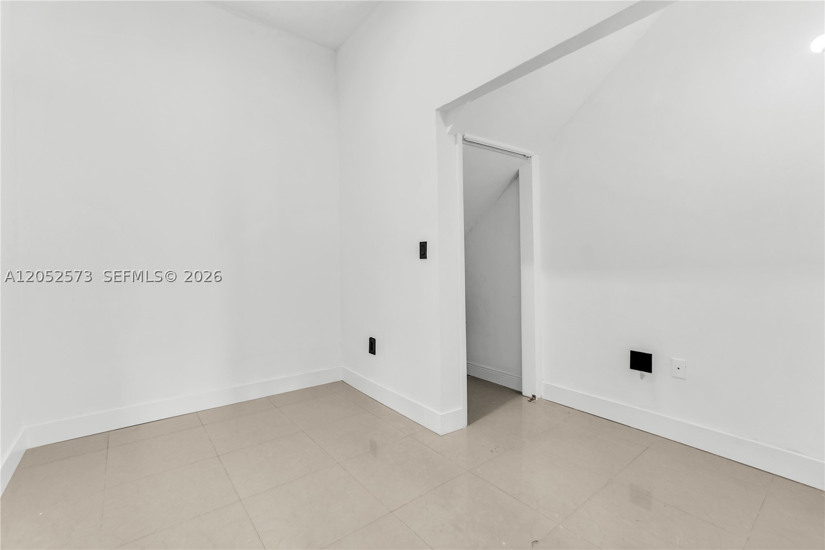 LAWRENCE ESTATE LAND CO - Residential Lease