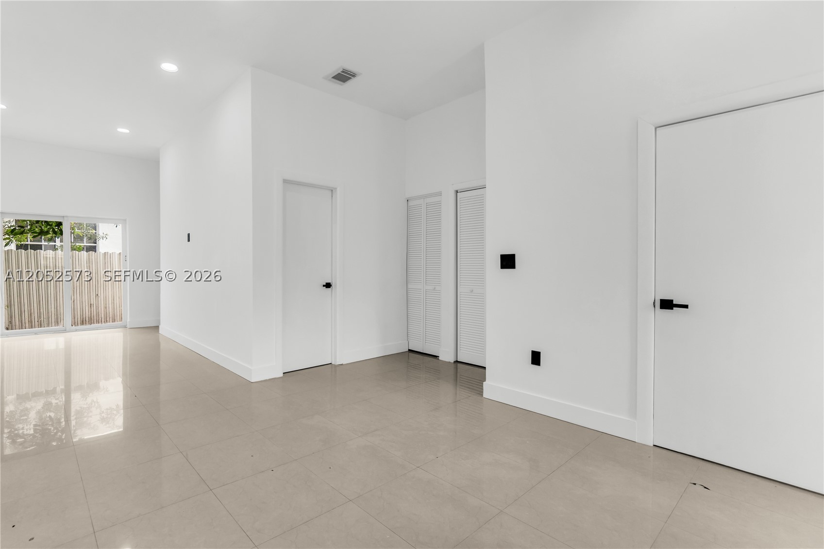 LAWRENCE ESTATE LAND CO - Residential Lease