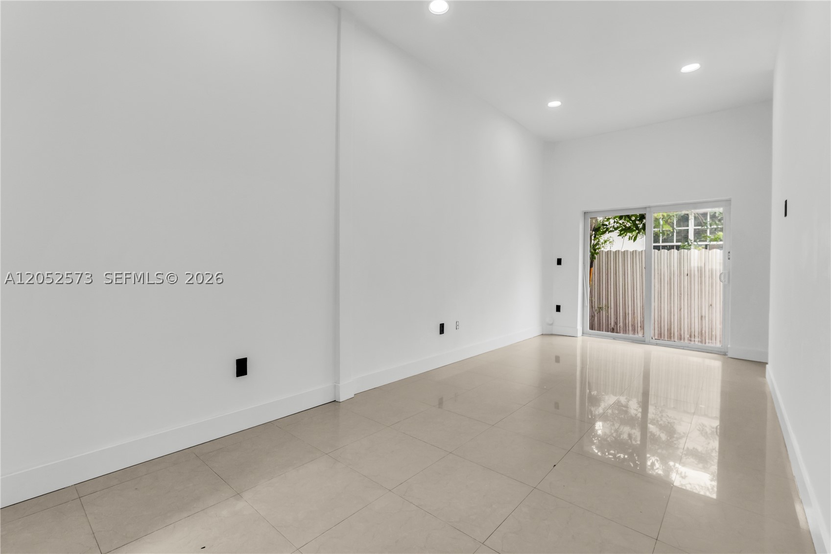 LAWRENCE ESTATE LAND CO - Residential Lease