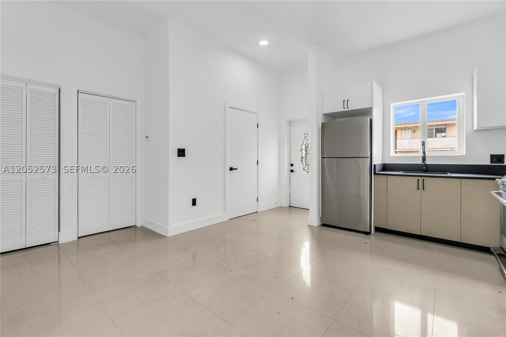 LAWRENCE ESTATE LAND CO - Residential Lease