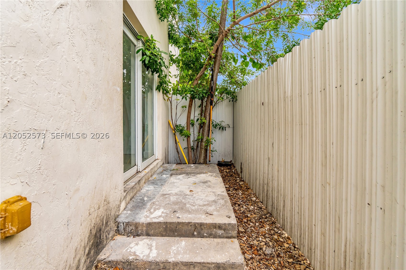 LAWRENCE ESTATE LAND CO - Residential Lease
