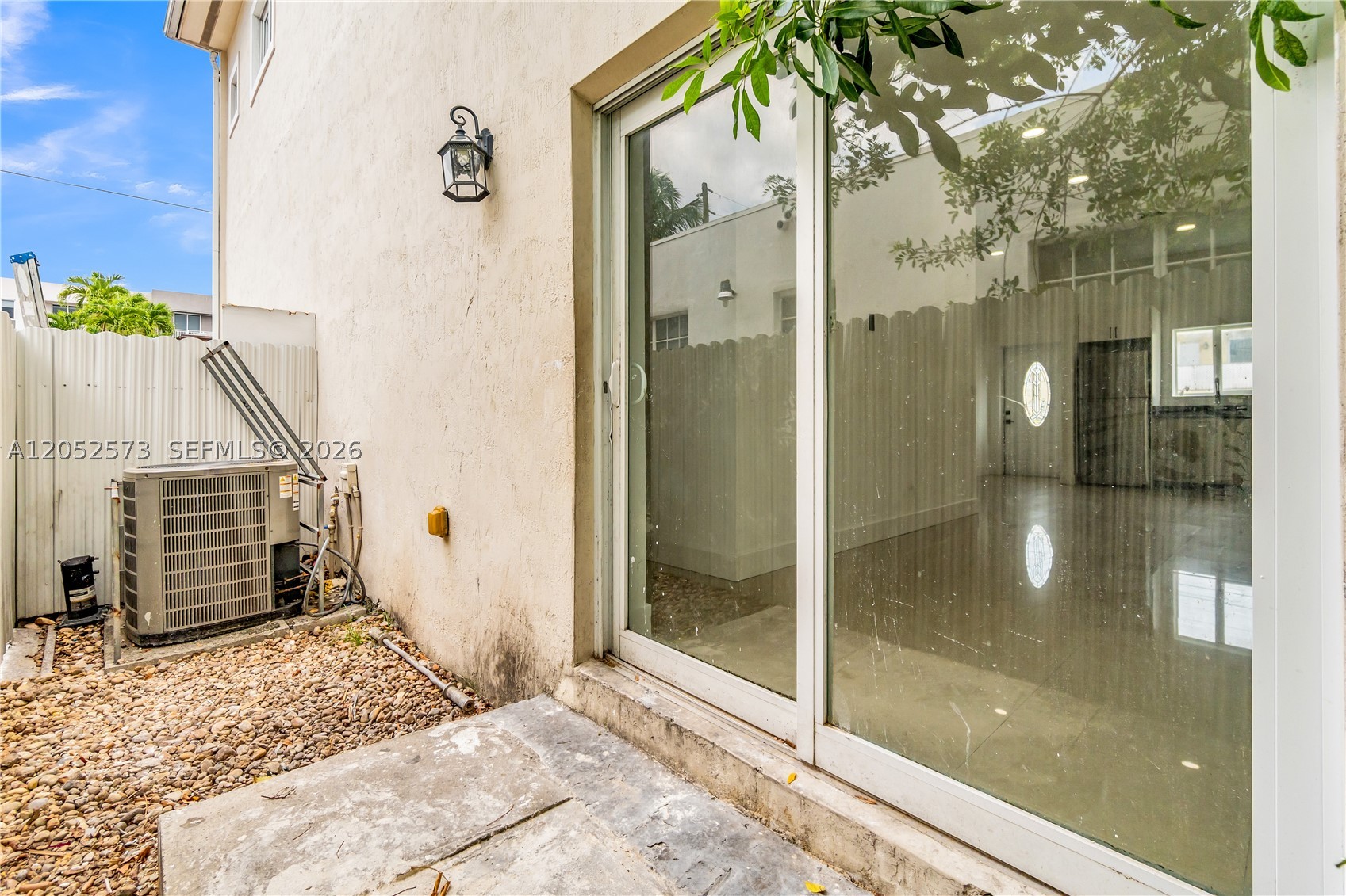 LAWRENCE ESTATE LAND CO - Residential Lease
