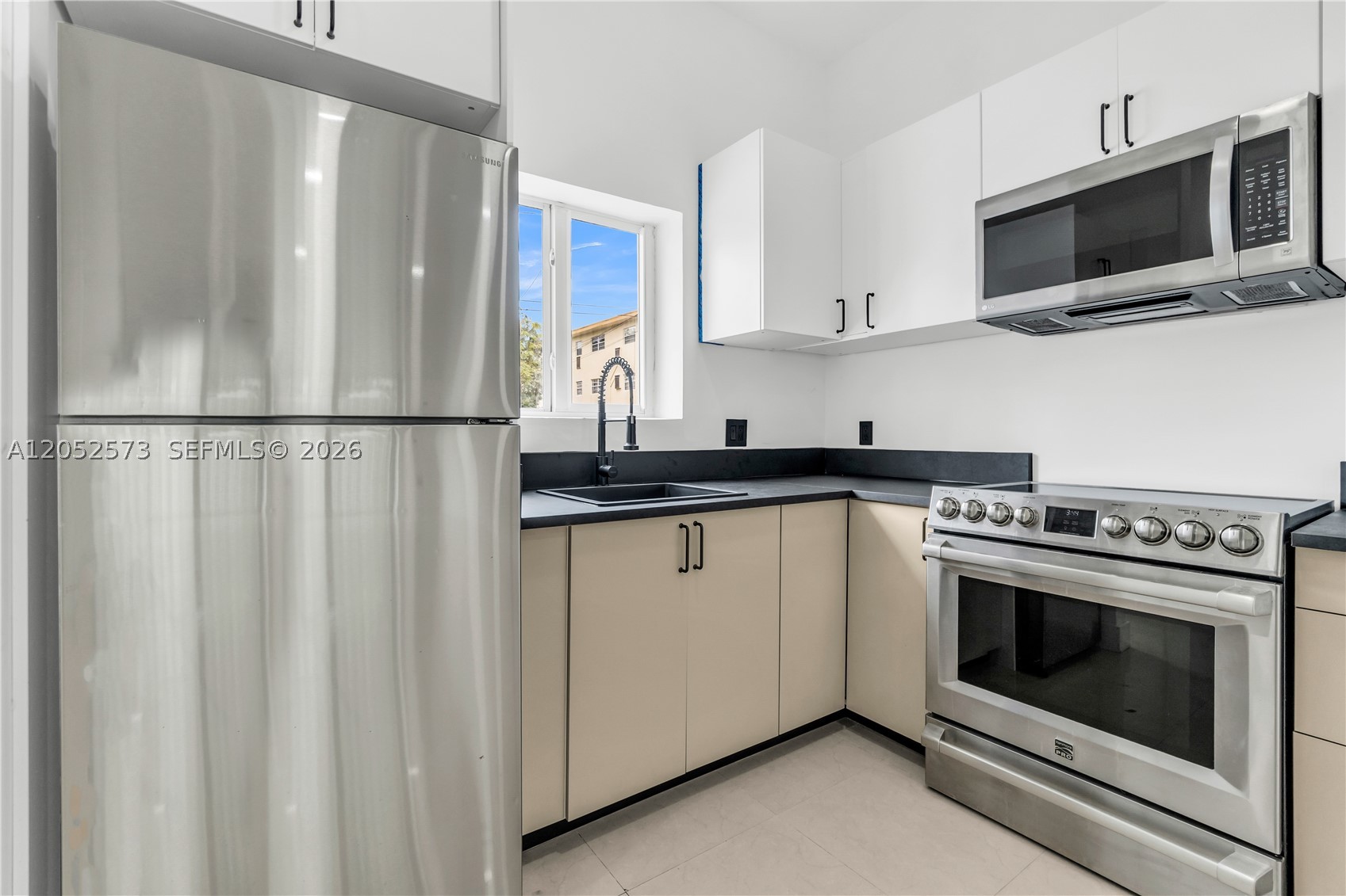 LAWRENCE ESTATE LAND CO - Residential Lease