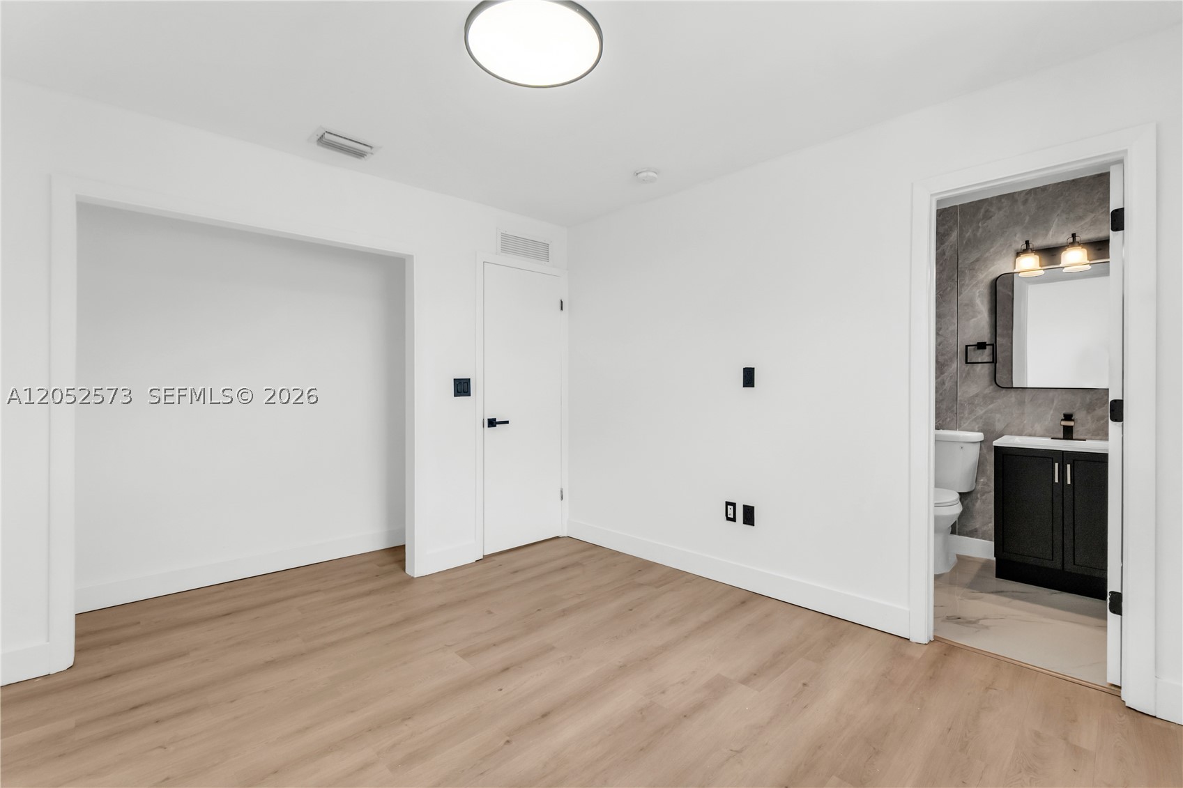 LAWRENCE ESTATE LAND CO - Residential Lease
