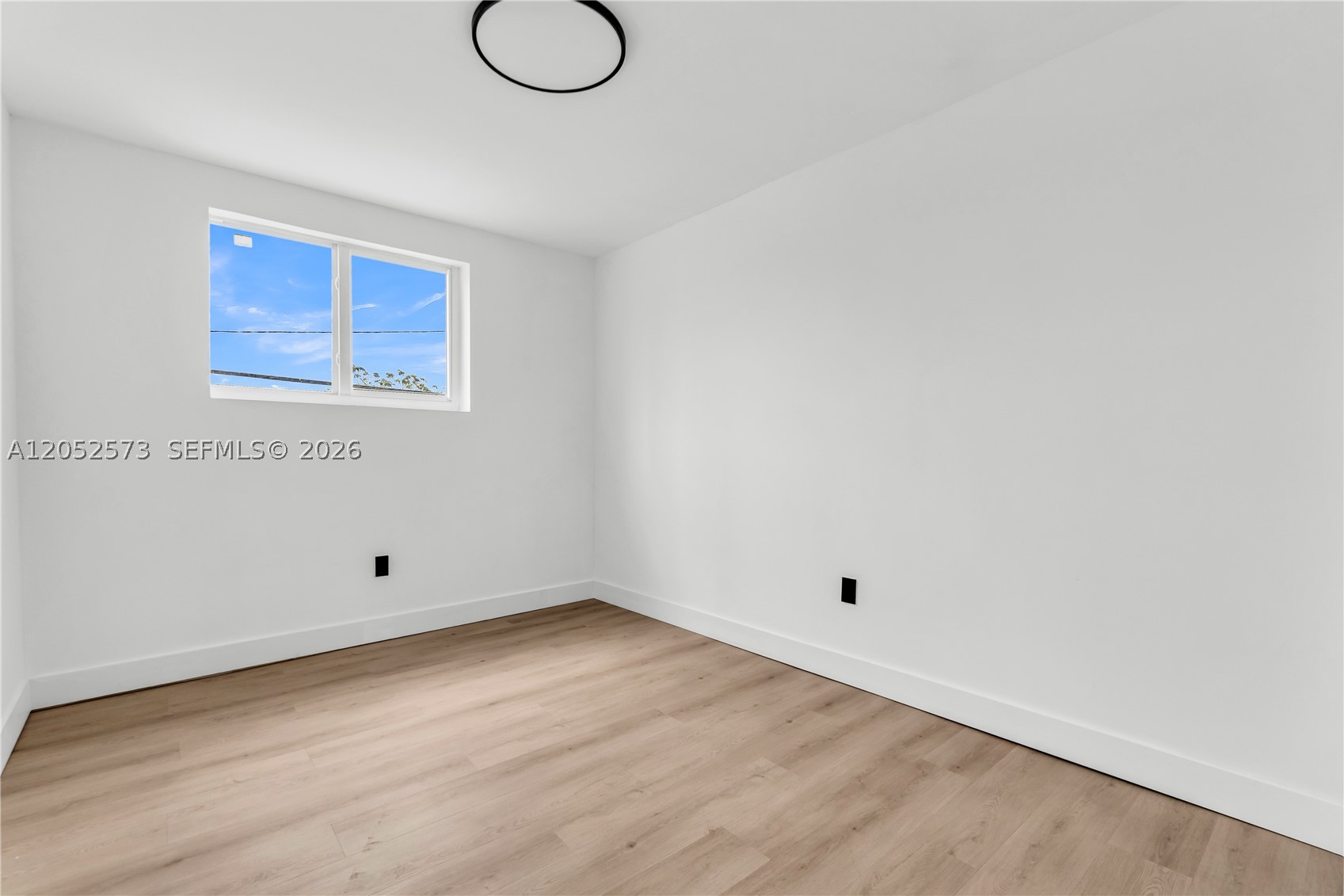 LAWRENCE ESTATE LAND CO - Residential Lease