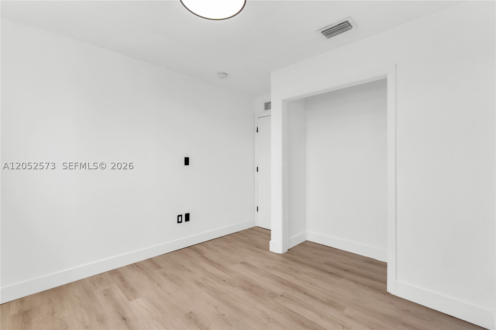 LAWRENCE ESTATE LAND CO - Residential Lease