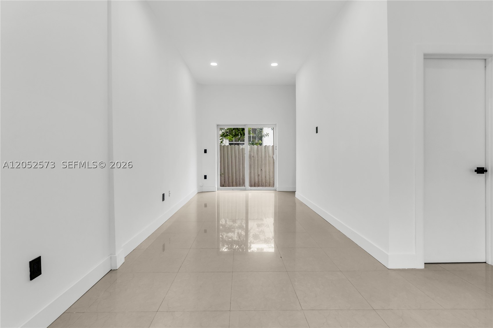 LAWRENCE ESTATE LAND CO - Residential Lease