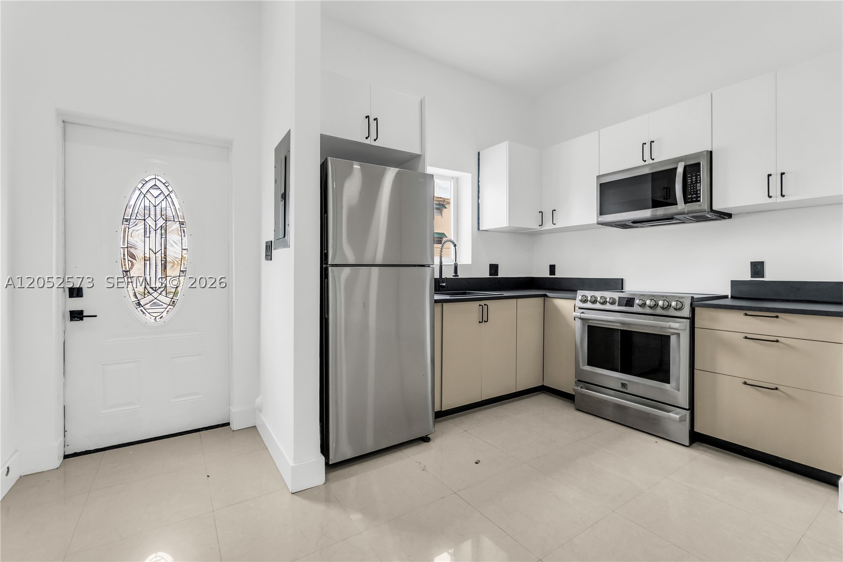 LAWRENCE ESTATE LAND CO - Residential Lease