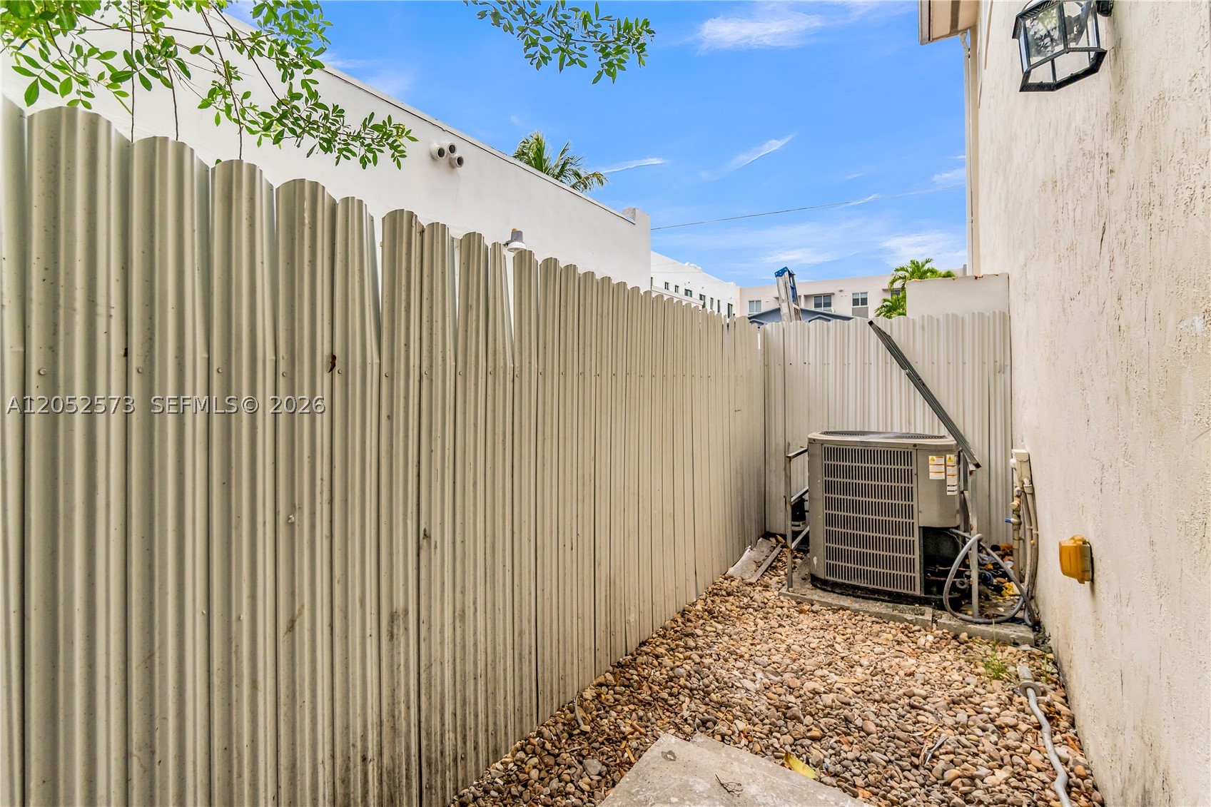 LAWRENCE ESTATE LAND CO - Residential Lease