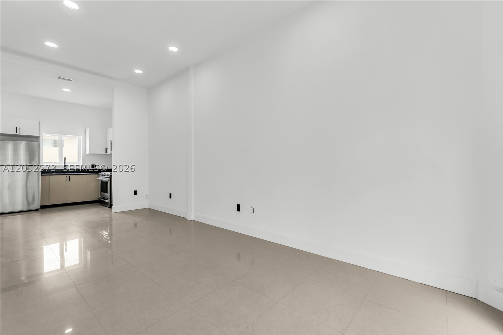LAWRENCE ESTATE LAND CO - Residential Lease