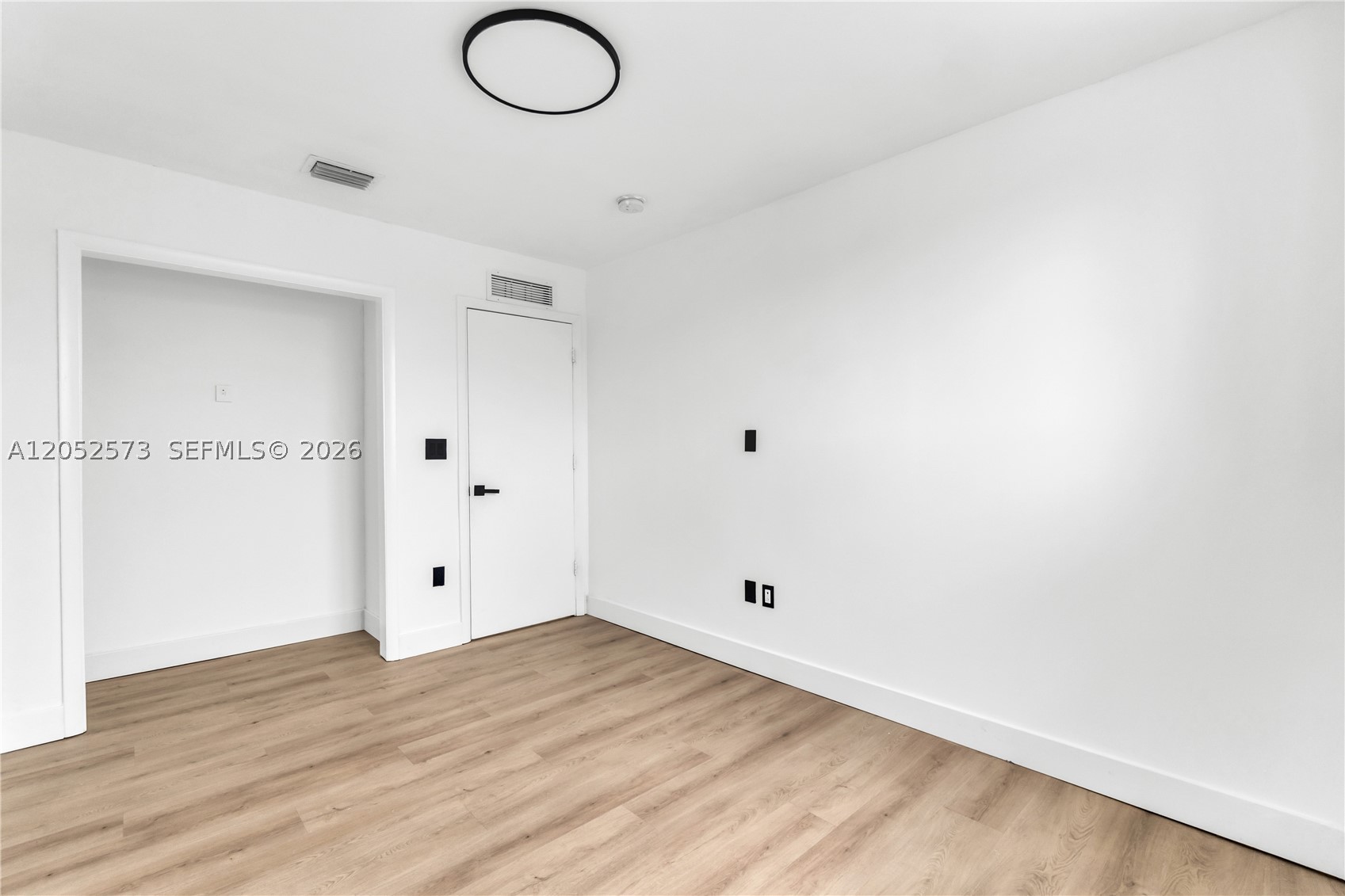 LAWRENCE ESTATE LAND CO - Residential Lease