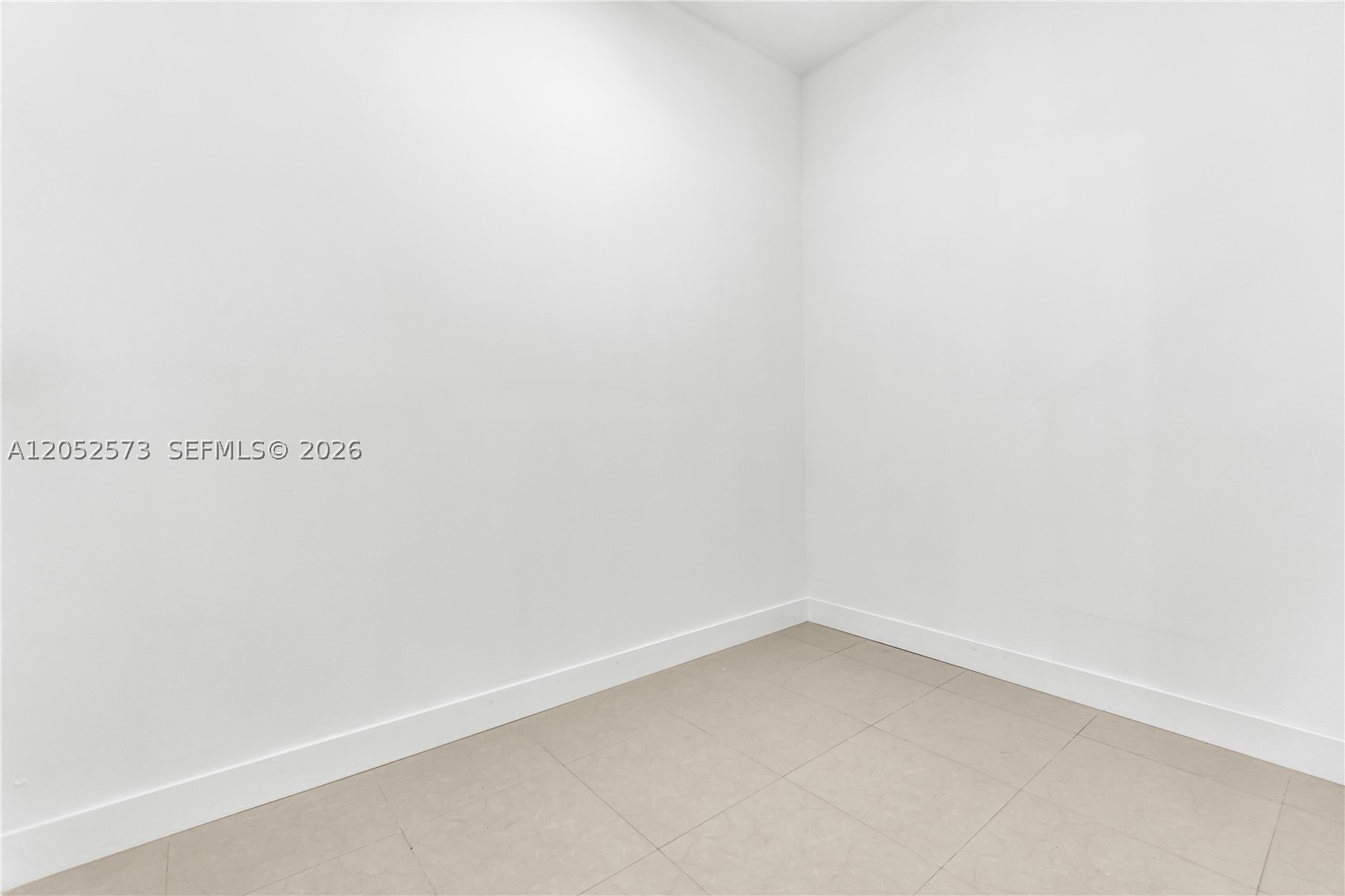 LAWRENCE ESTATE LAND CO - Residential Lease
