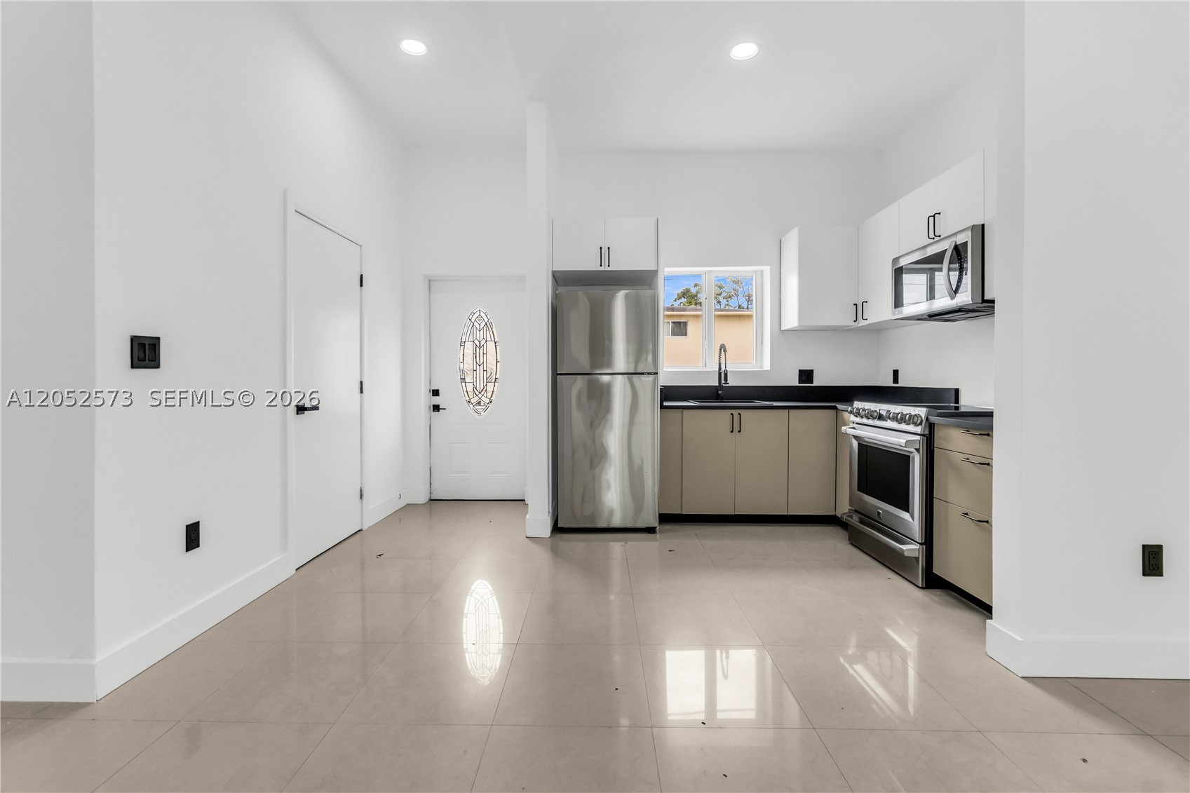 LAWRENCE ESTATE LAND CO - Residential Lease