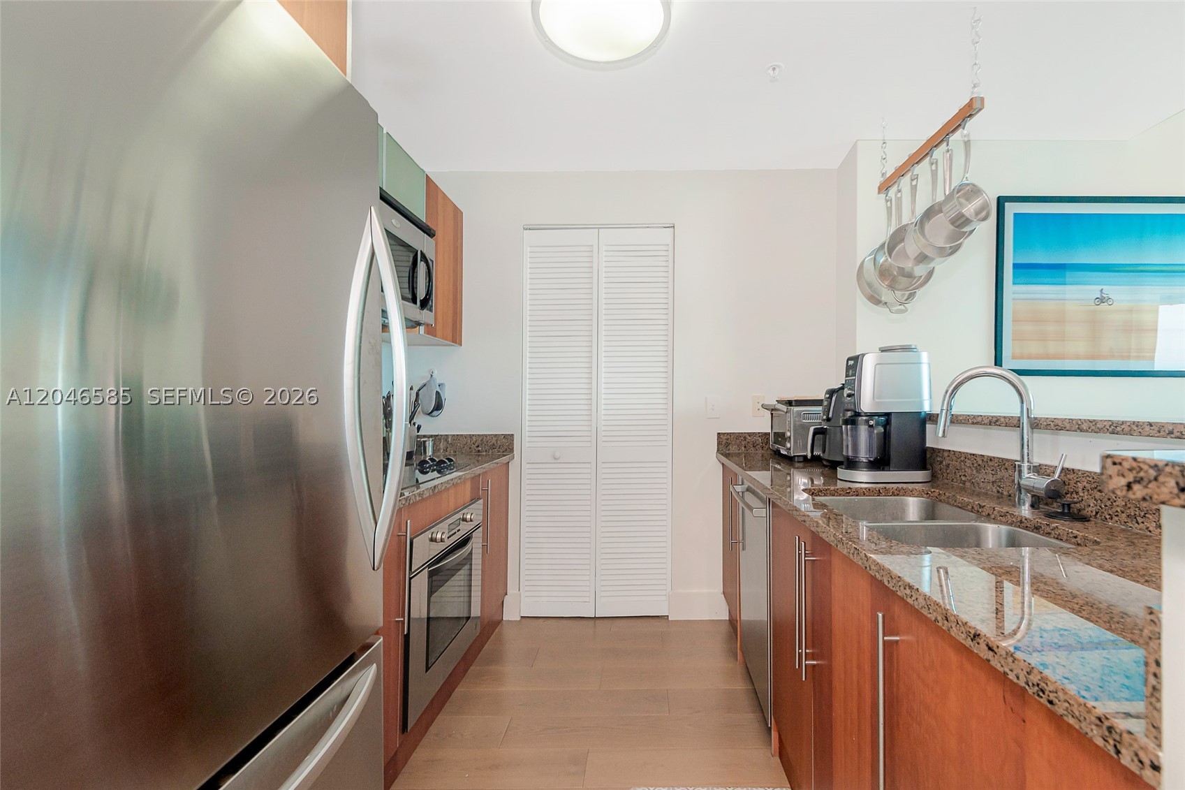 MET 1 CONDO - Residential