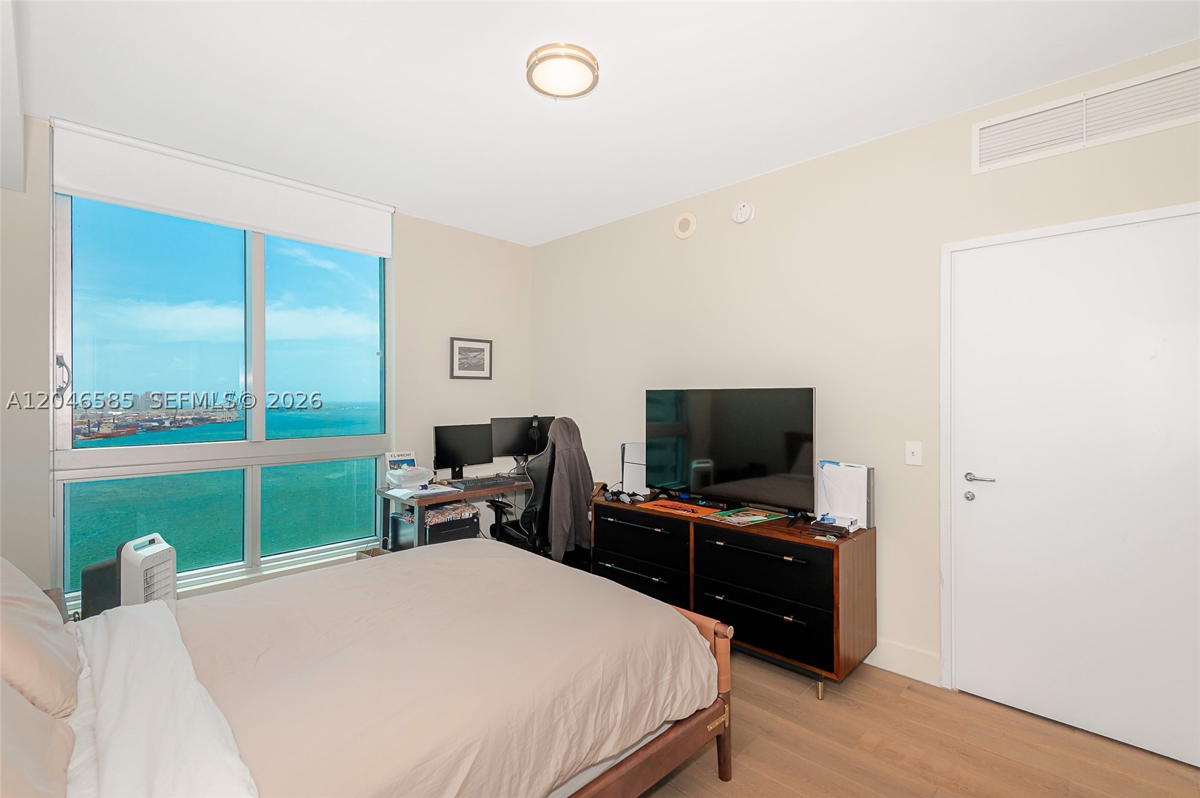 MET 1 CONDO - Residential