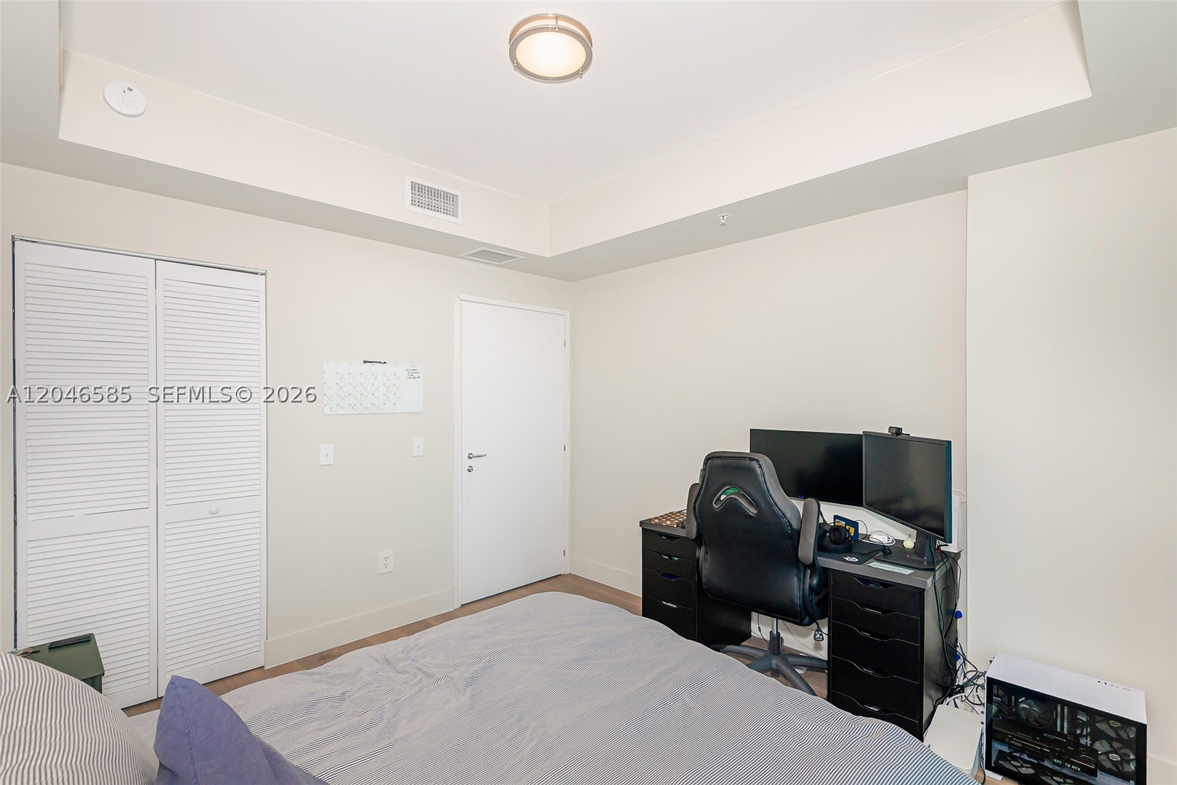 MET 1 CONDO - Residential