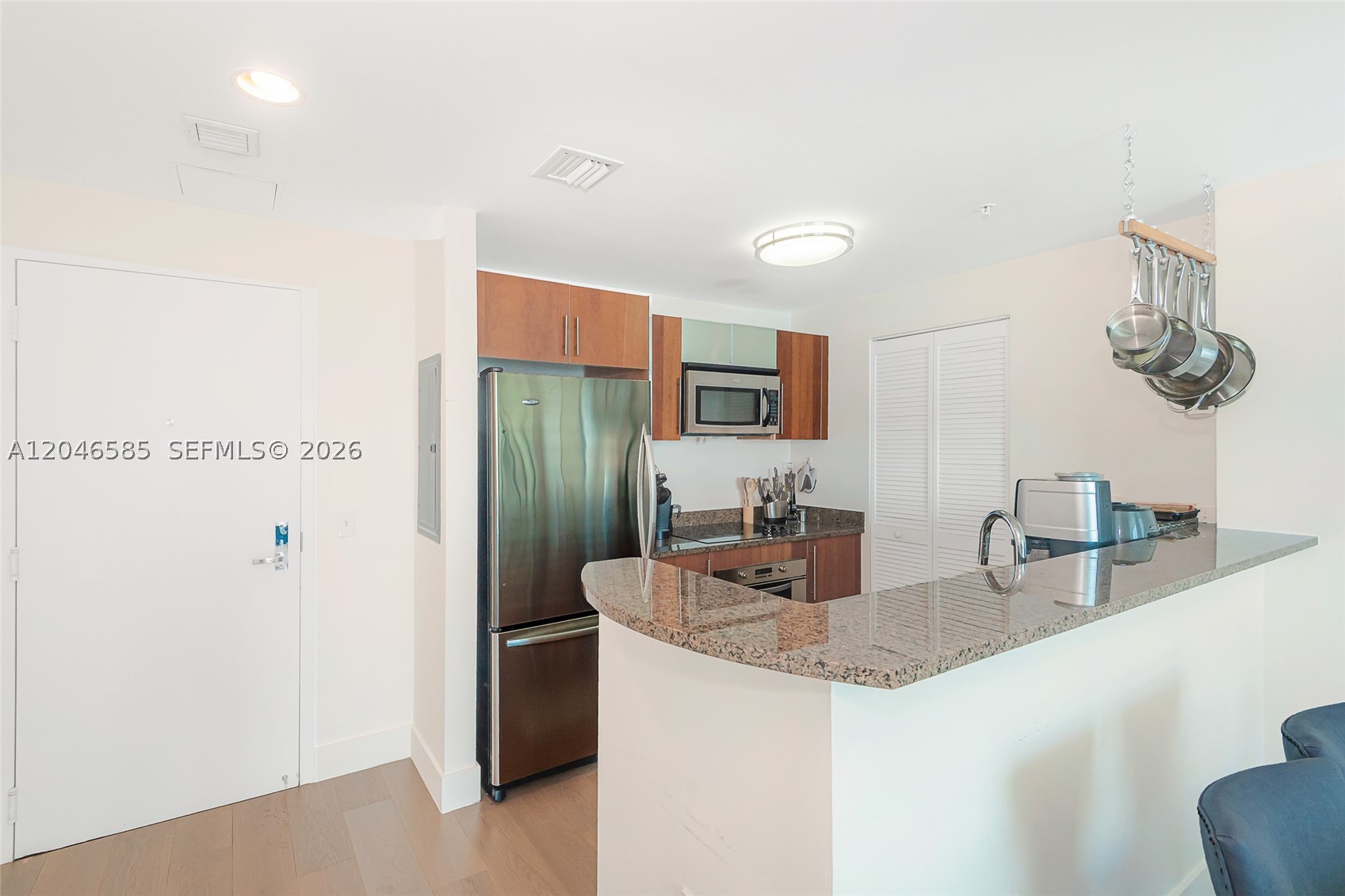 MET 1 CONDO - Residential
