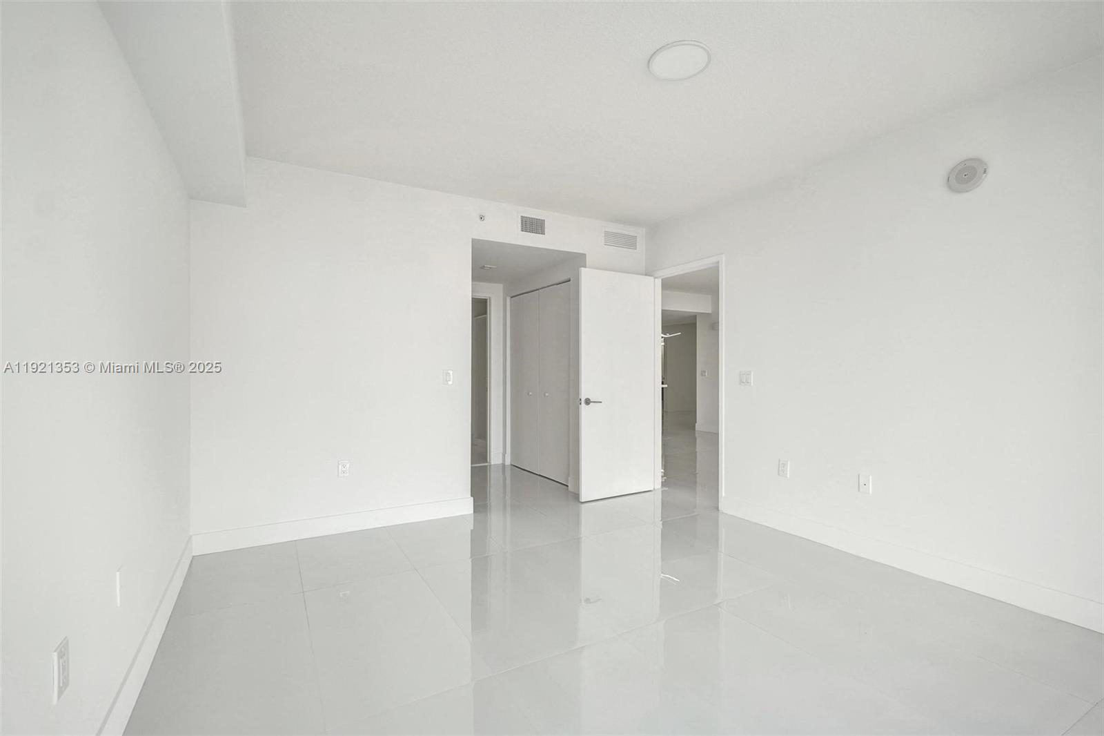PARQUE TOWERS CONDO - Residential