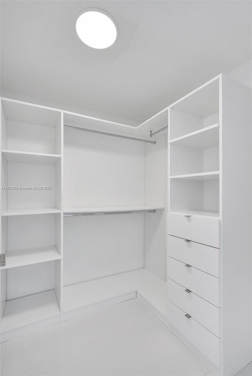 PARQUE TOWERS CONDO - Residential