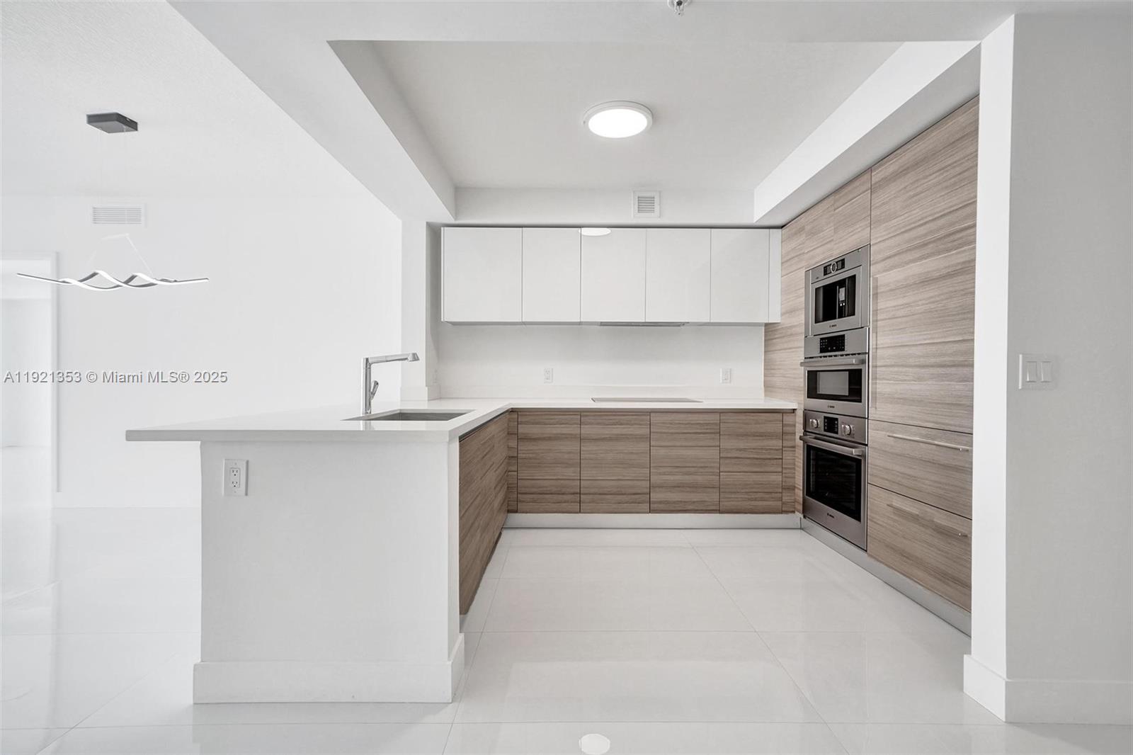 PARQUE TOWERS CONDO - Residential