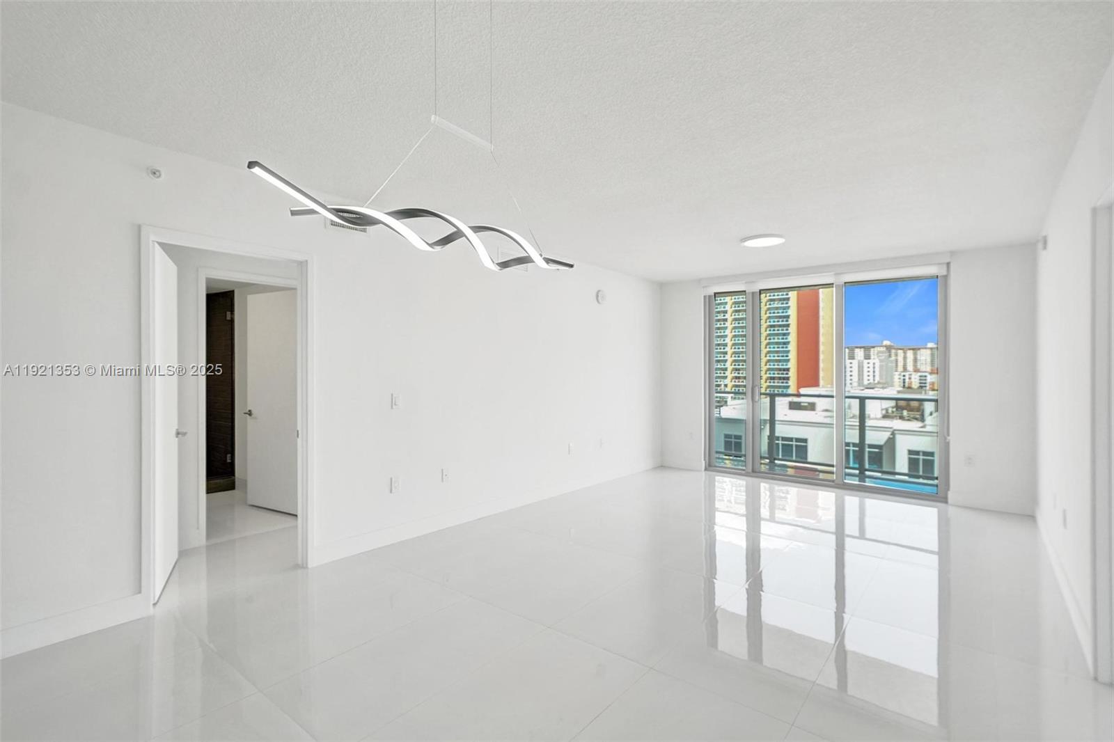 PARQUE TOWERS CONDO - Residential