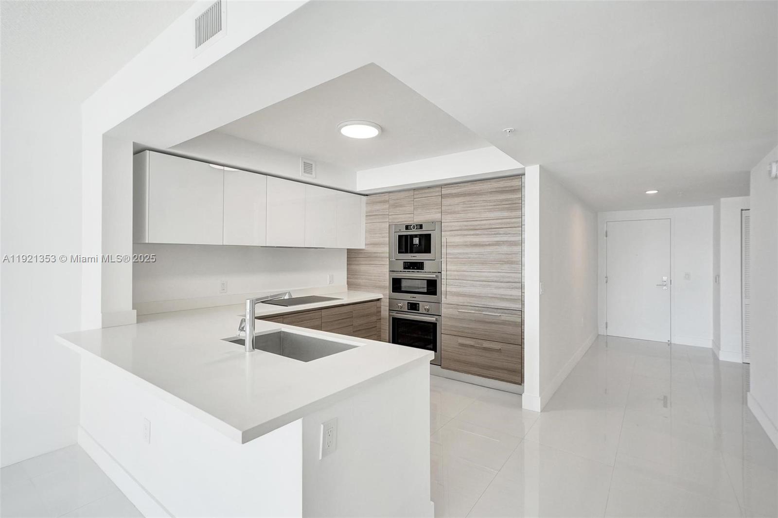 PARQUE TOWERS CONDO - Residential