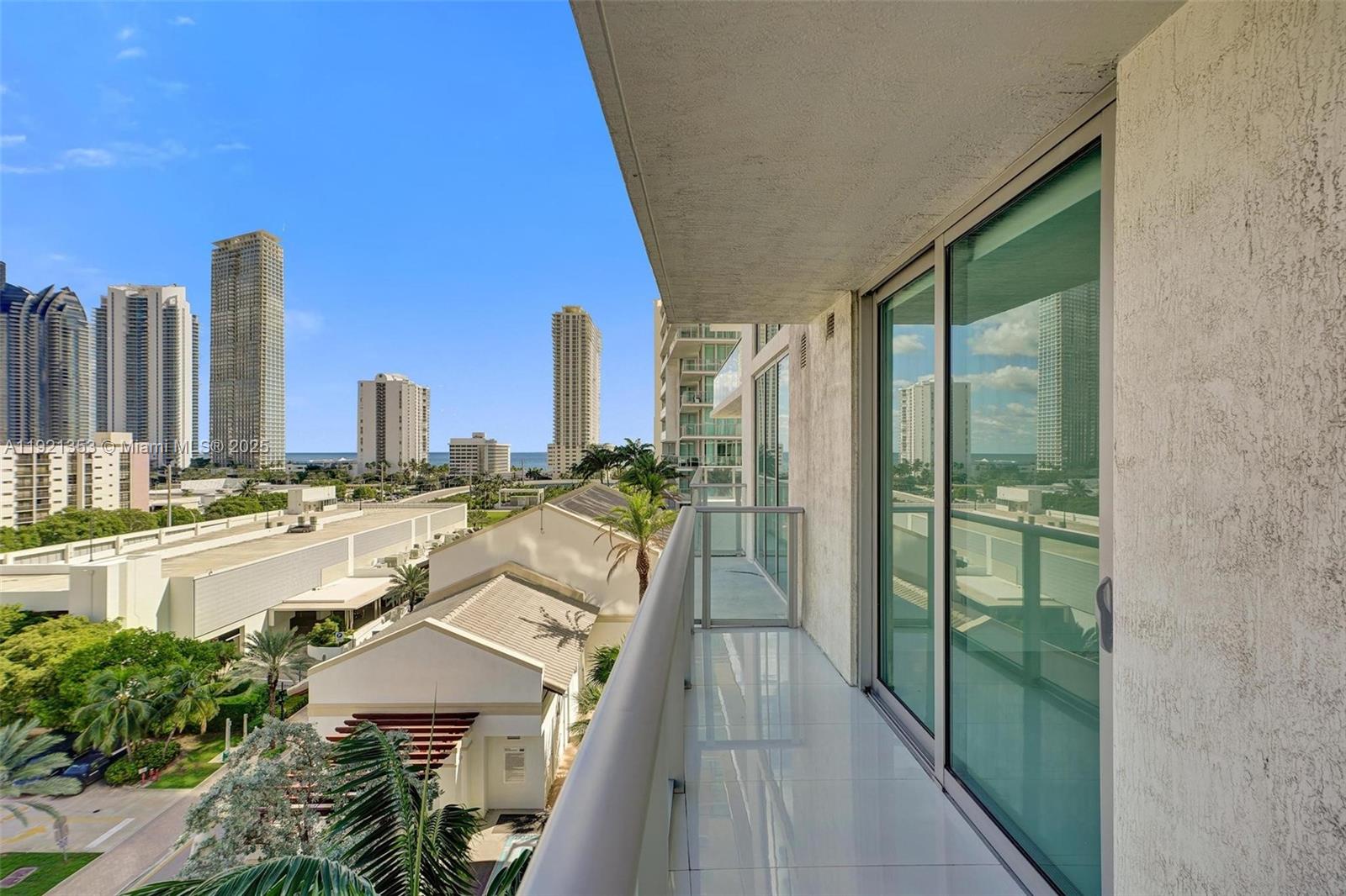 PARQUE TOWERS CONDO - Residential