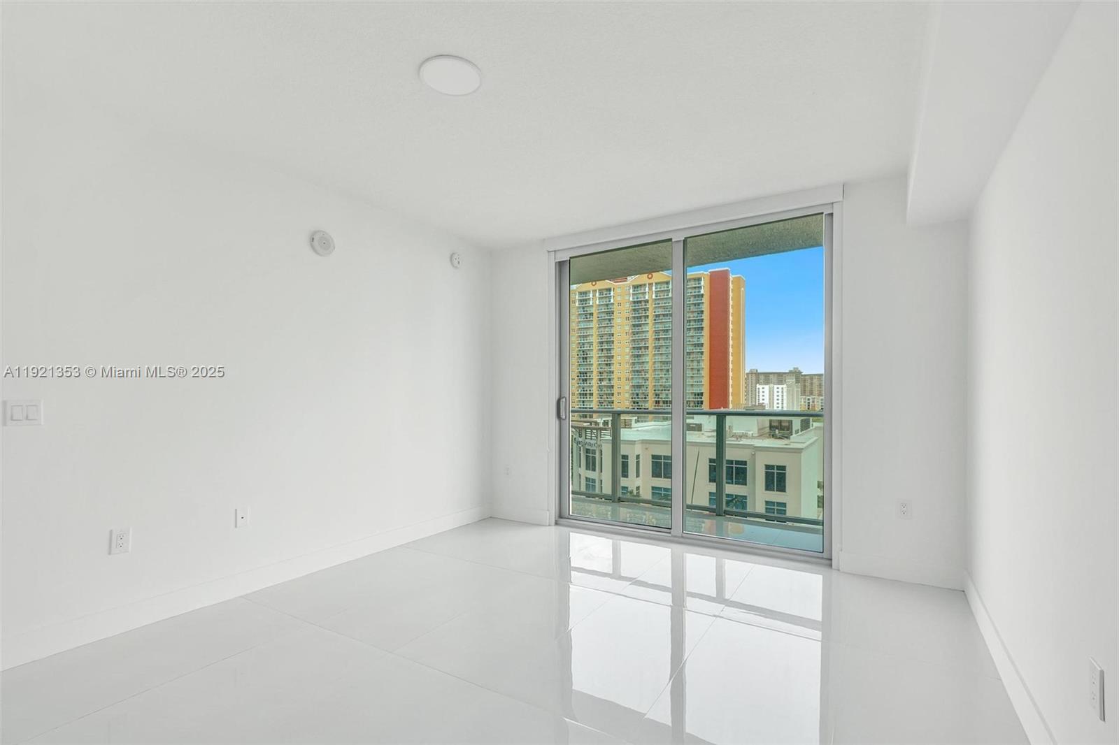 PARQUE TOWERS CONDO - Residential