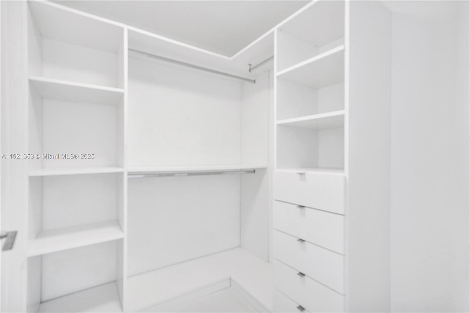 PARQUE TOWERS CONDO - Residential