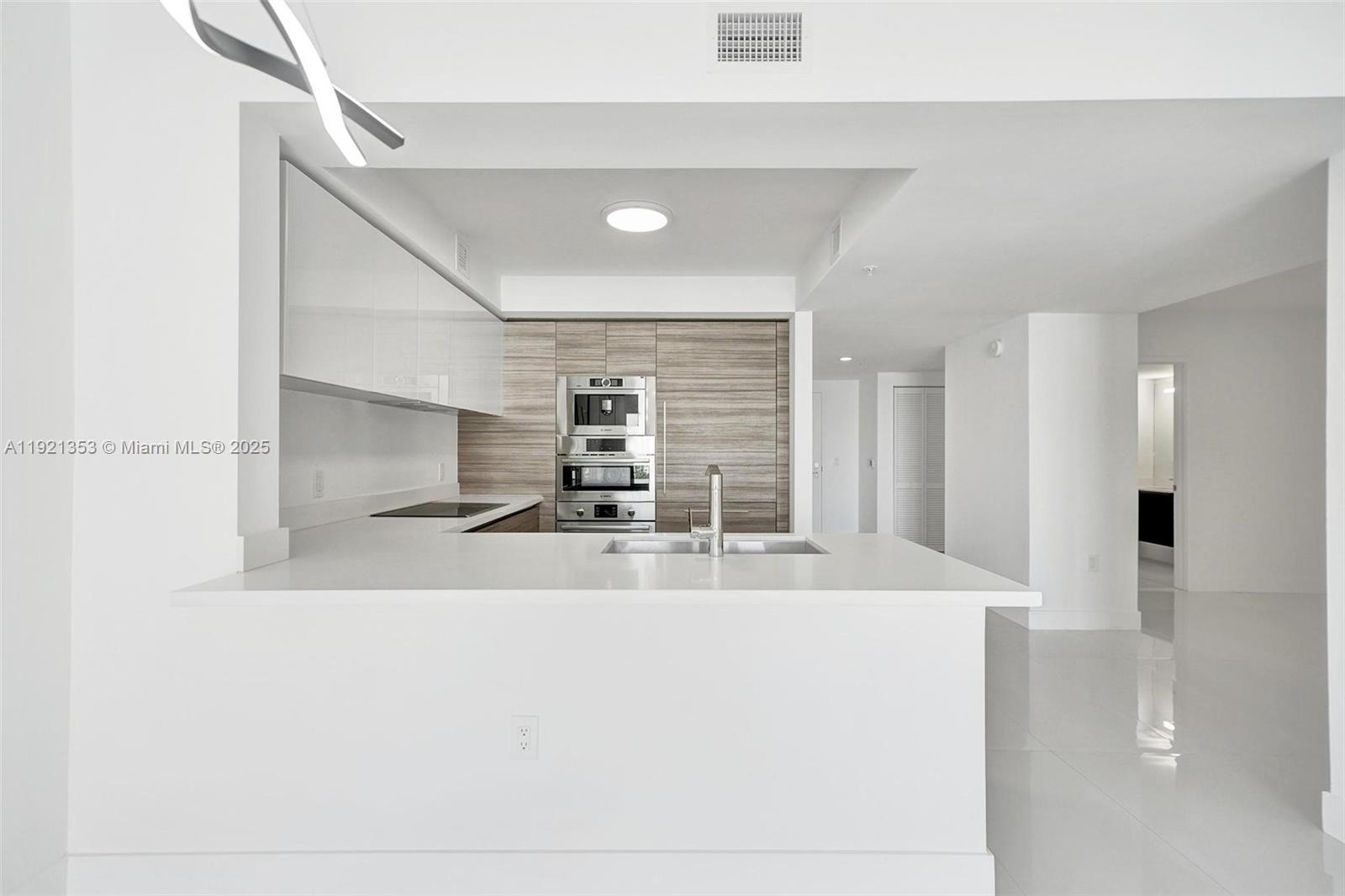 PARQUE TOWERS CONDO - Residential