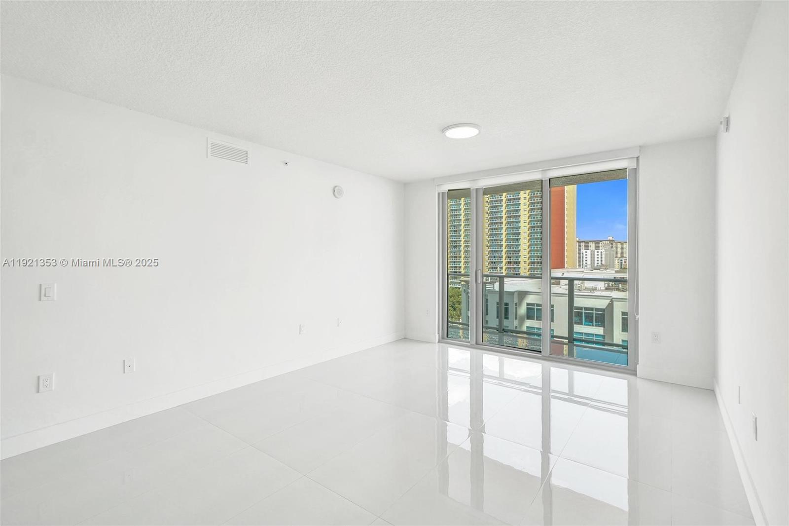 PARQUE TOWERS CONDO - Residential
