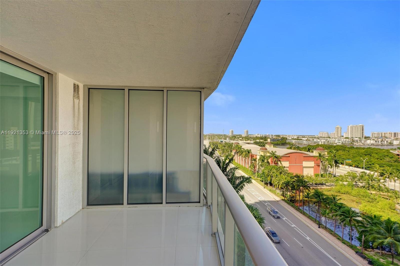 PARQUE TOWERS CONDO - Residential