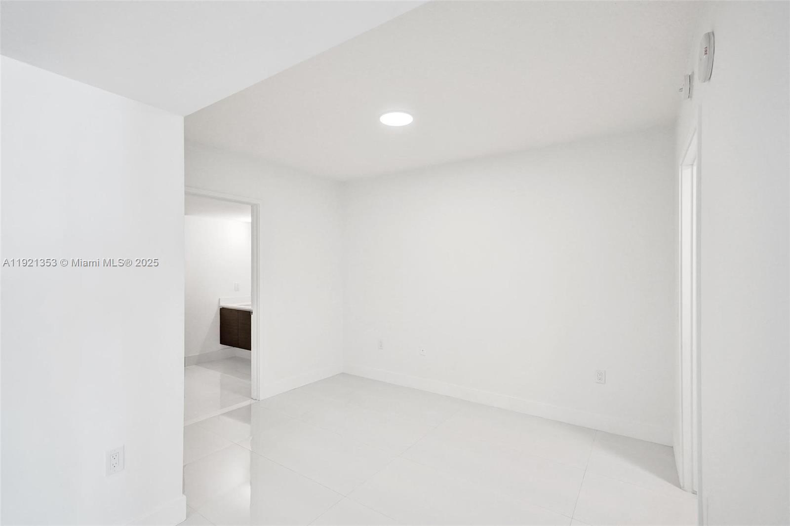 PARQUE TOWERS CONDO - Residential