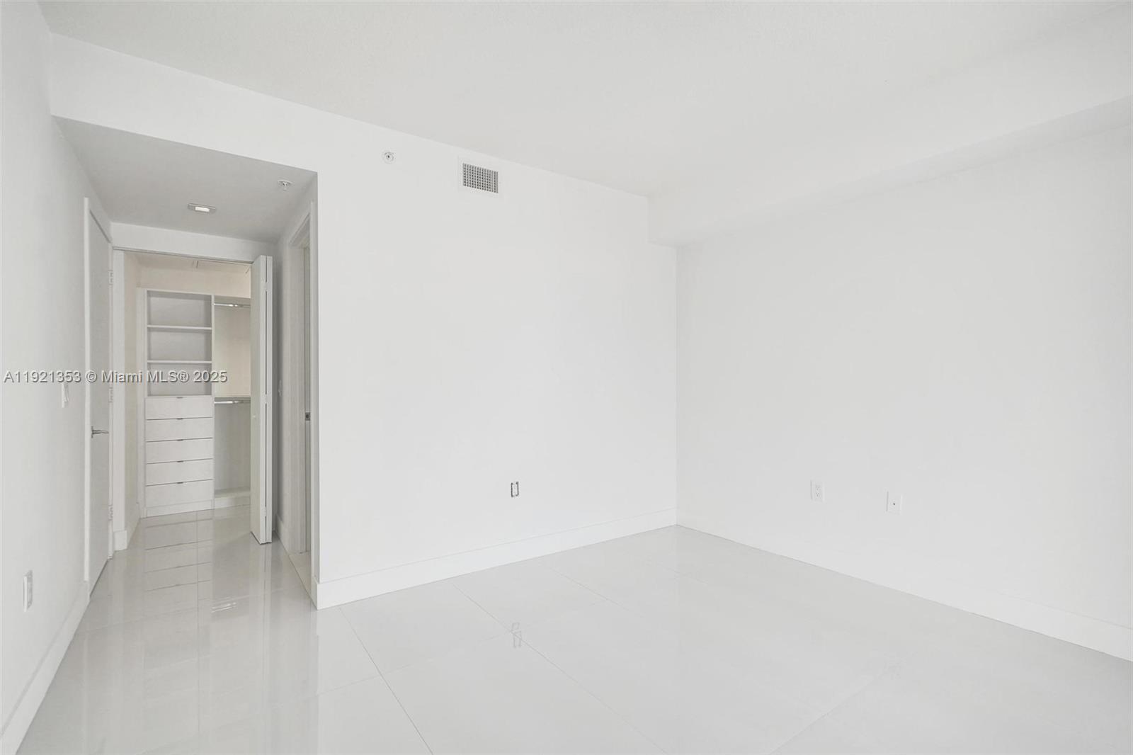 PARQUE TOWERS CONDO - Residential