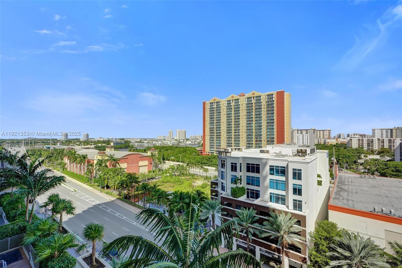 PARQUE TOWERS CONDO - Residential