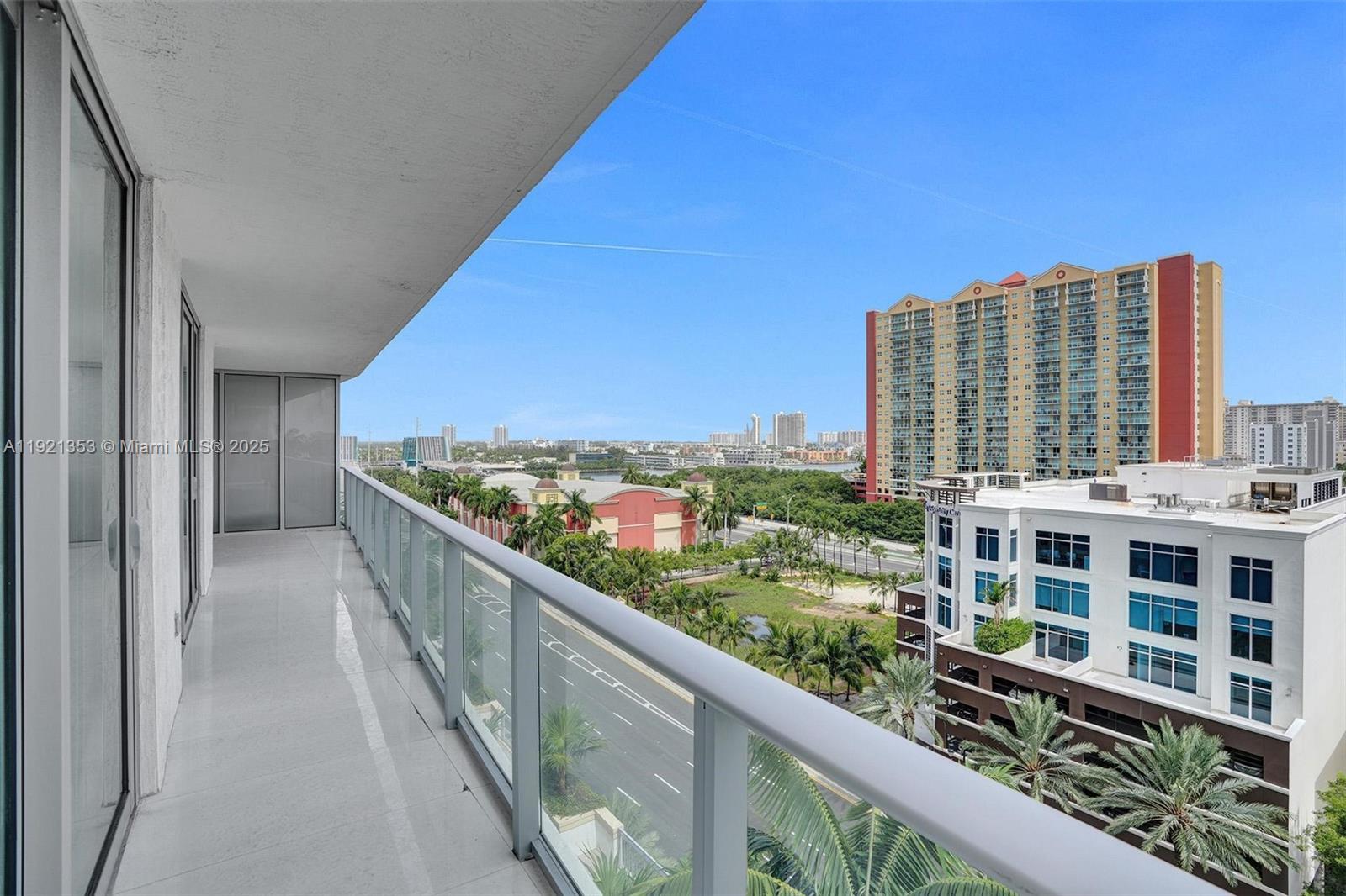 PARQUE TOWERS CONDO - Residential
