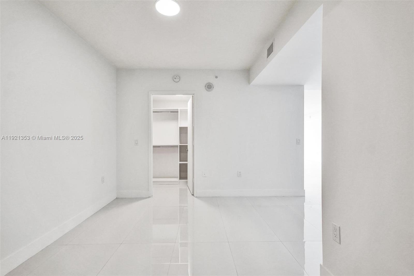 PARQUE TOWERS CONDO - Residential