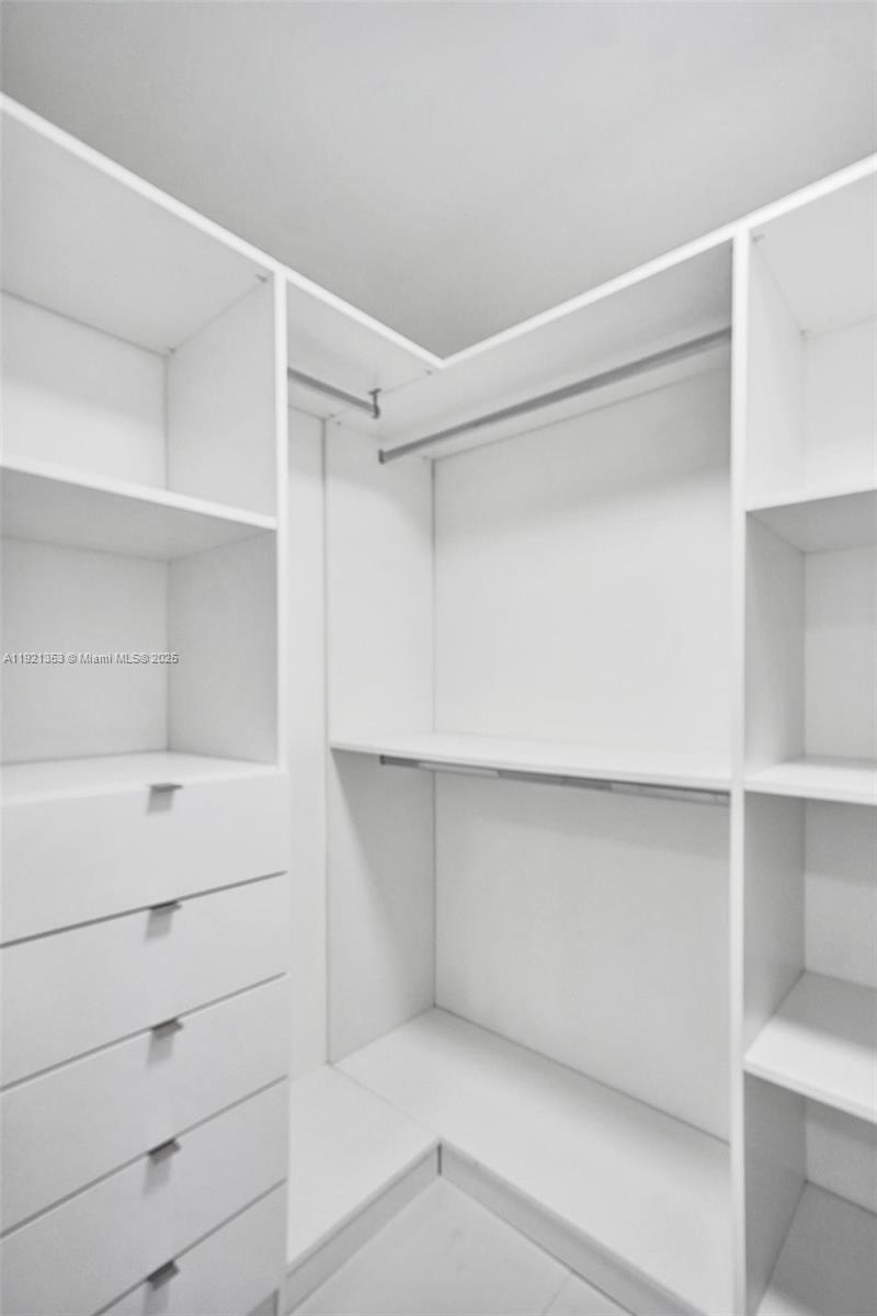 PARQUE TOWERS CONDO - Residential